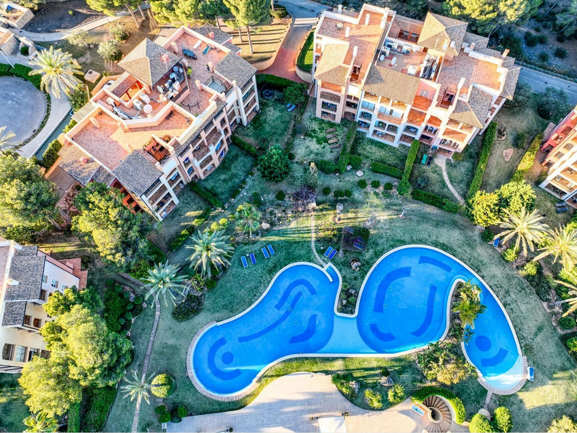 MARAVILLOSO APARTAMENTO EN BONITA COMUNIDAD EN NOVA SANTA PONSA