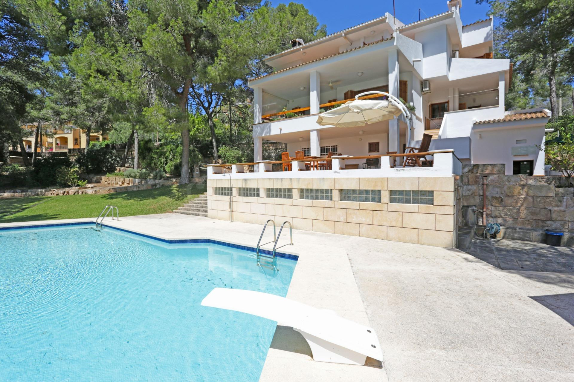 FANTÁSTICA VILLA MEDITERRANEA EN SANTA PONSA CON GRAN POTENCIAL DE ACTUALIZACIÓN