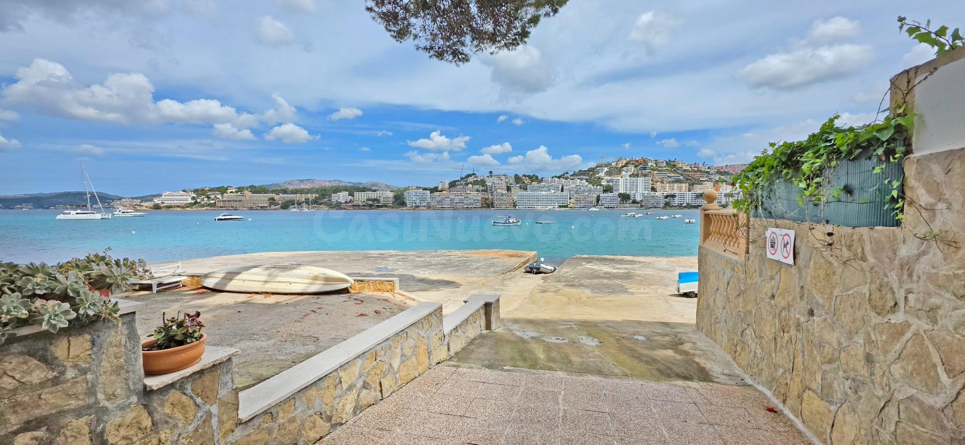APARTAMENTO EN PRIMERA LÍNEA CON ACCESO DIRECTO AL MAR EN SANTA PONSA