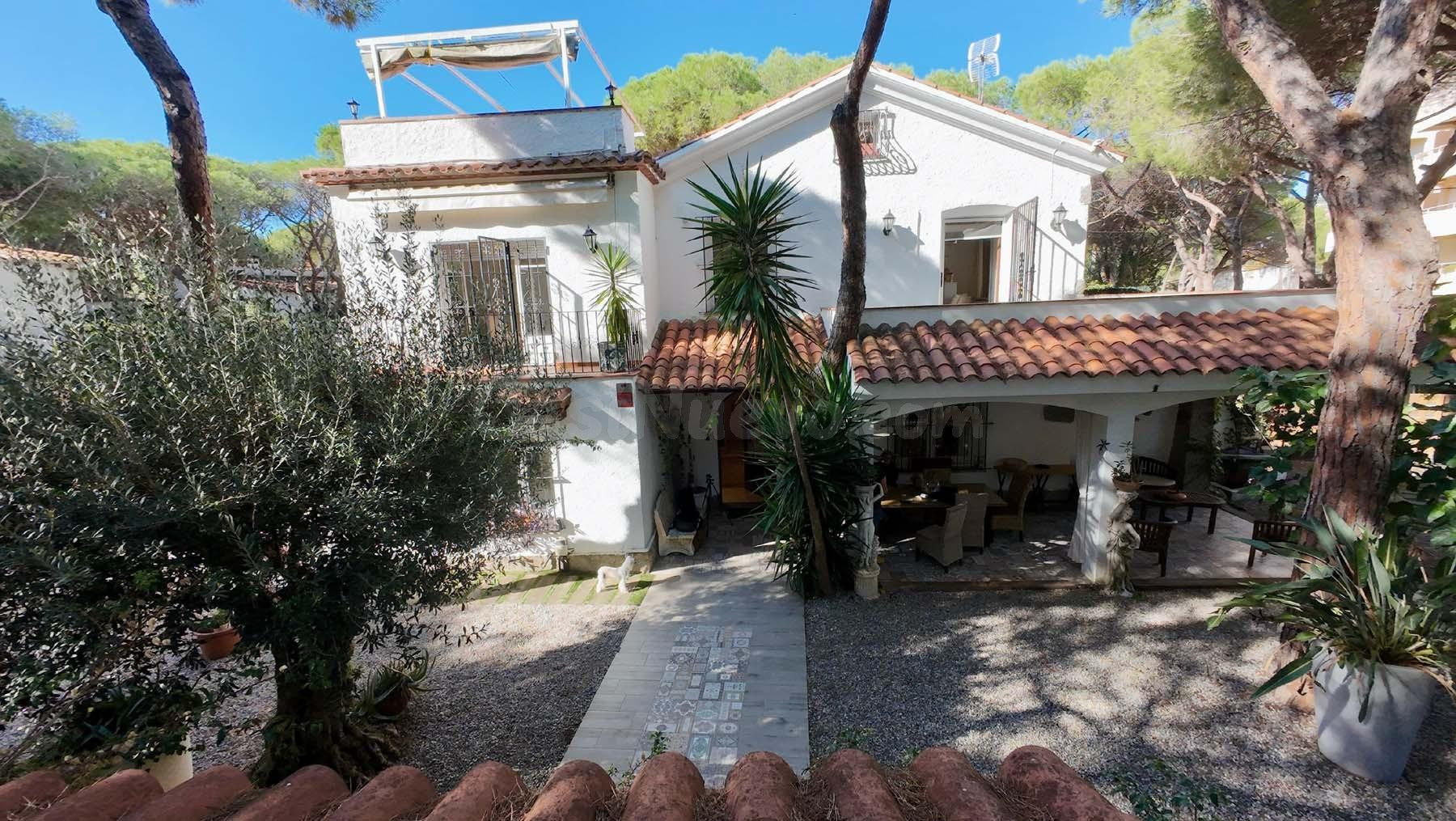 Extraordinaria villa situada en el centro de Platja d´Aro, a