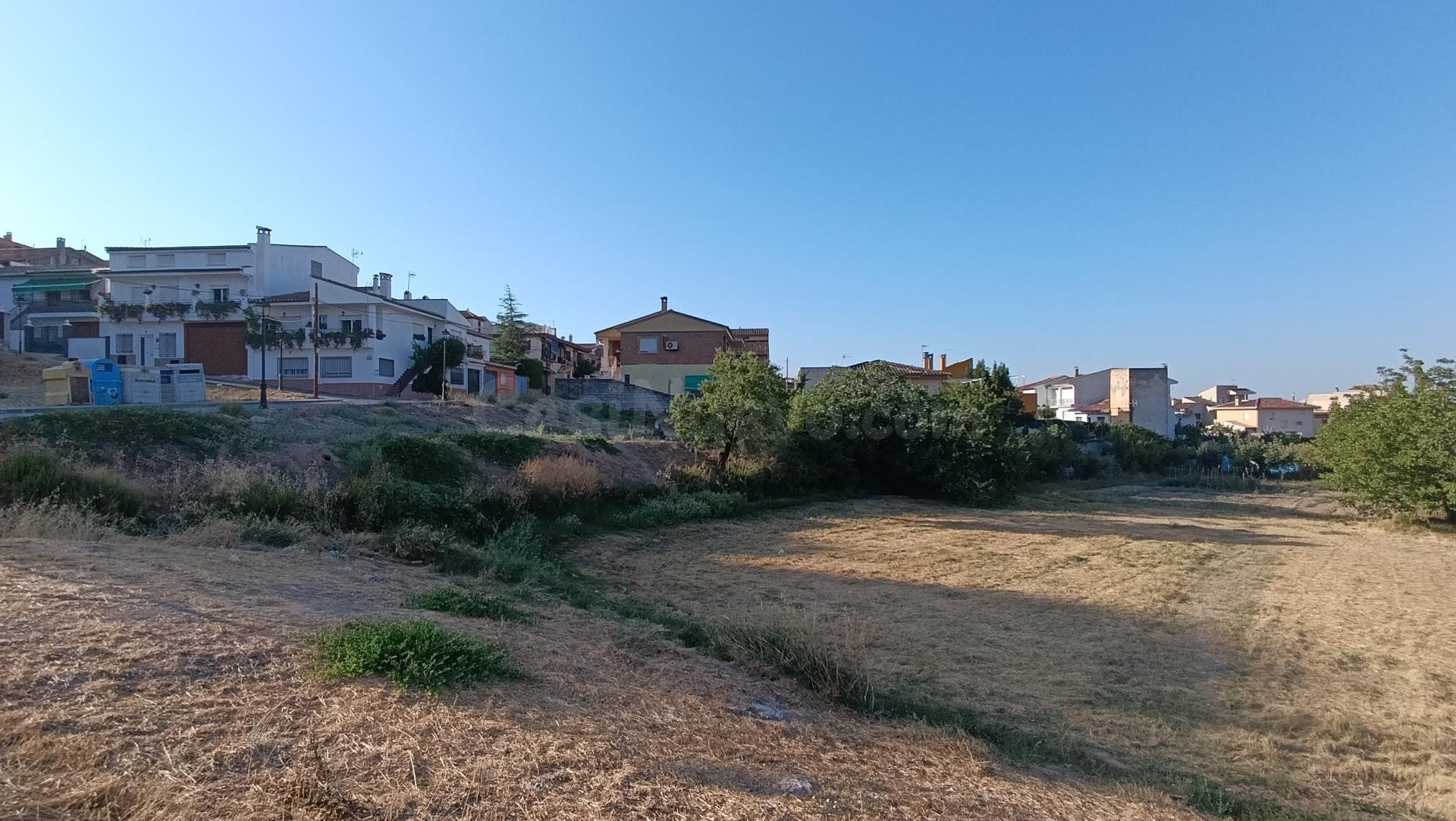 VENTA SOLAR URBANO  no consolidado  1.350 m2. para hacer hasta 7 viviendas