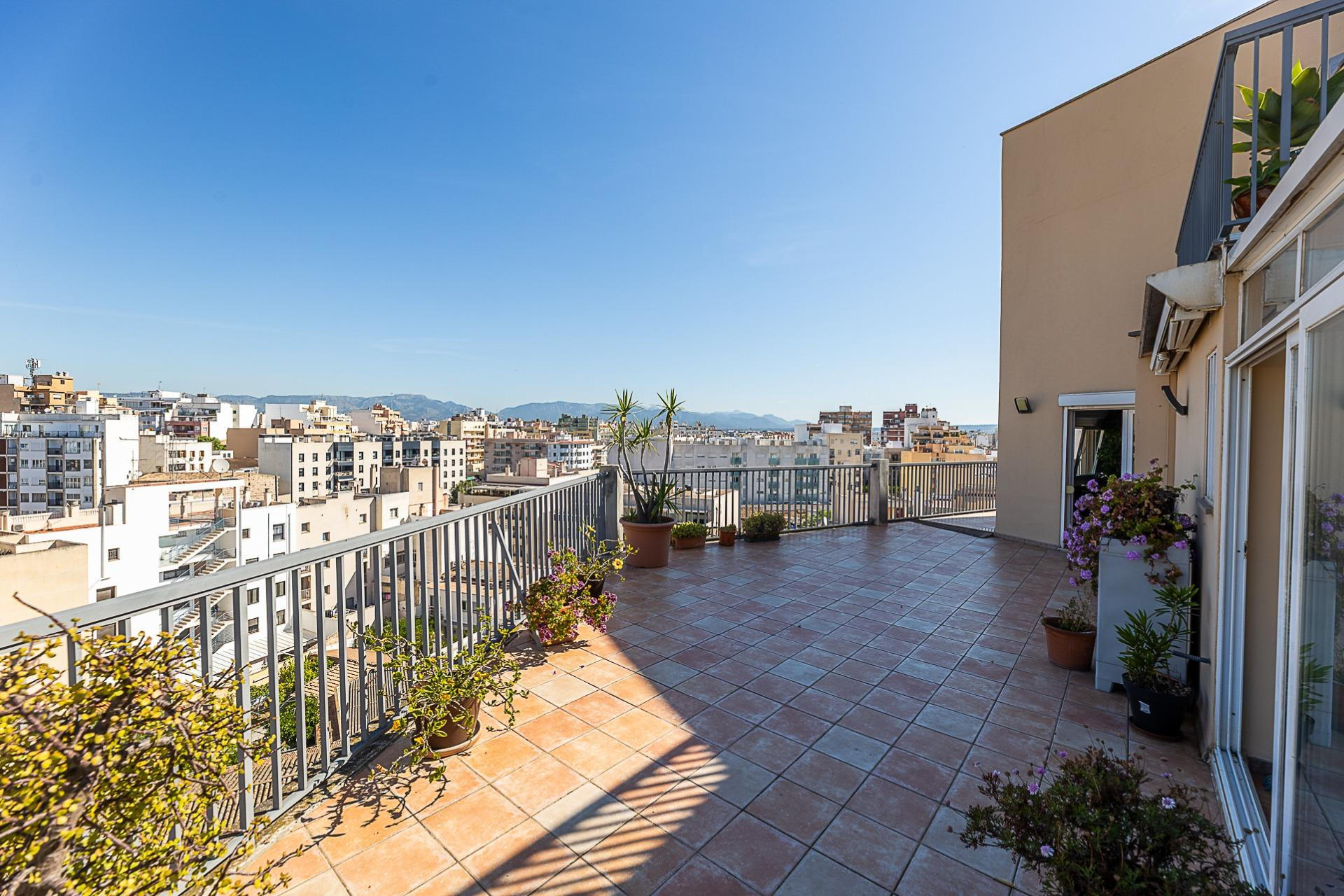 Exclusivo ático con gran terraza panorámica junto al centro de Palma