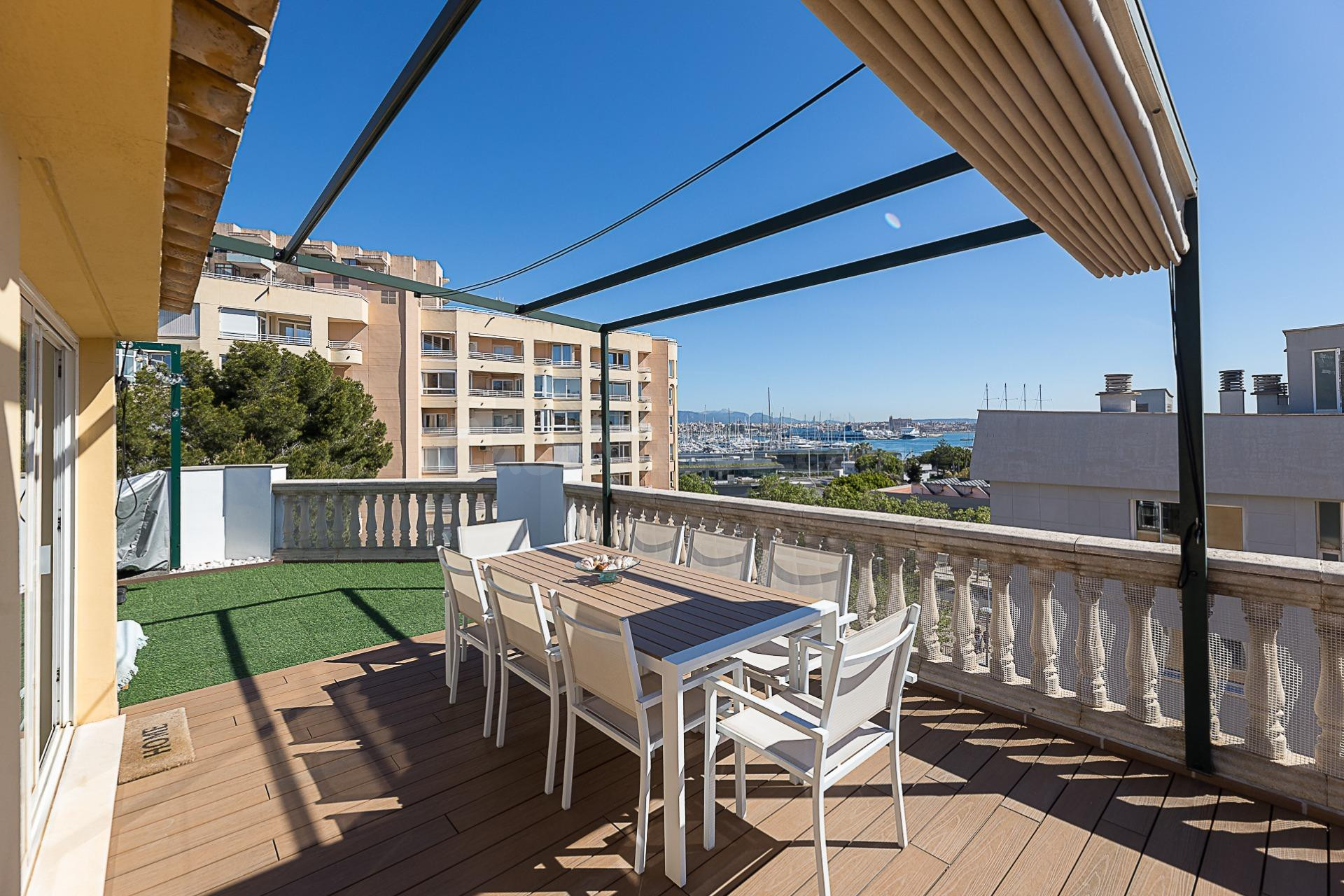 Ático dúplex con amplia terraza, vistas abiertas y 2 parkings en Porto Pi