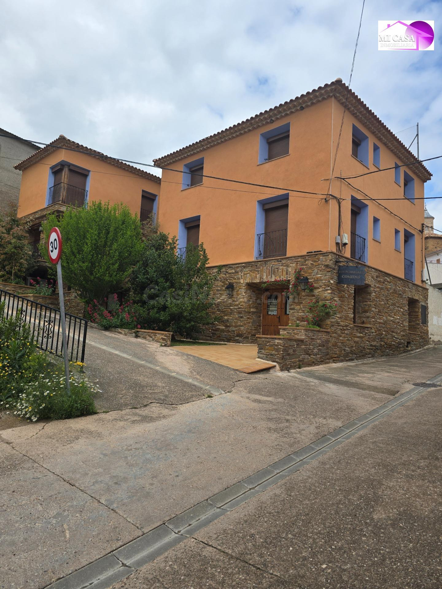 ¡Oportunidad única! Casa rural en funcionamiento con múltiples unidades independientes, spa y excelentes instalaciones cerca Monasterio de Piedra