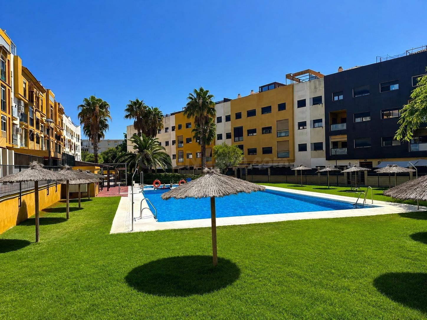 FANTÁSTICO ÁTICO EN URBANIZACIÓN CON PISCINA JUNTO A ESTADIO CHAPIN Y A LA UNIVERSIDAD (UCA)