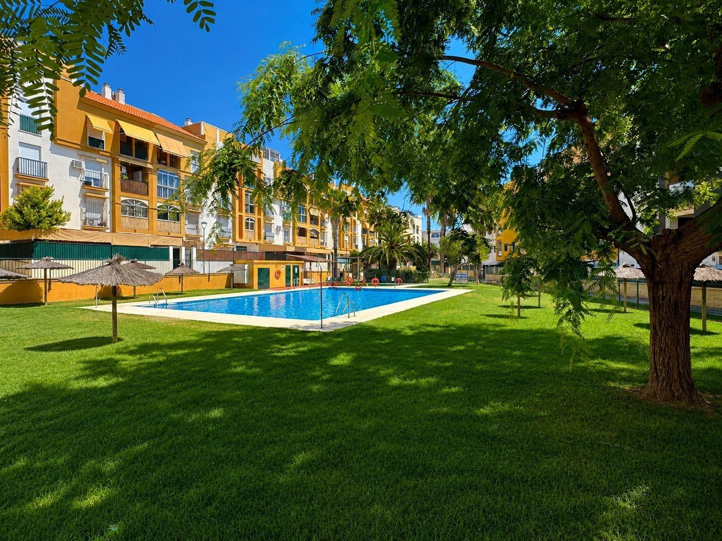 FANTÁSTICO ÁTICO EN URBANIZACIÓN CON PISCINA JUNTO A ESTADIO - foto 2