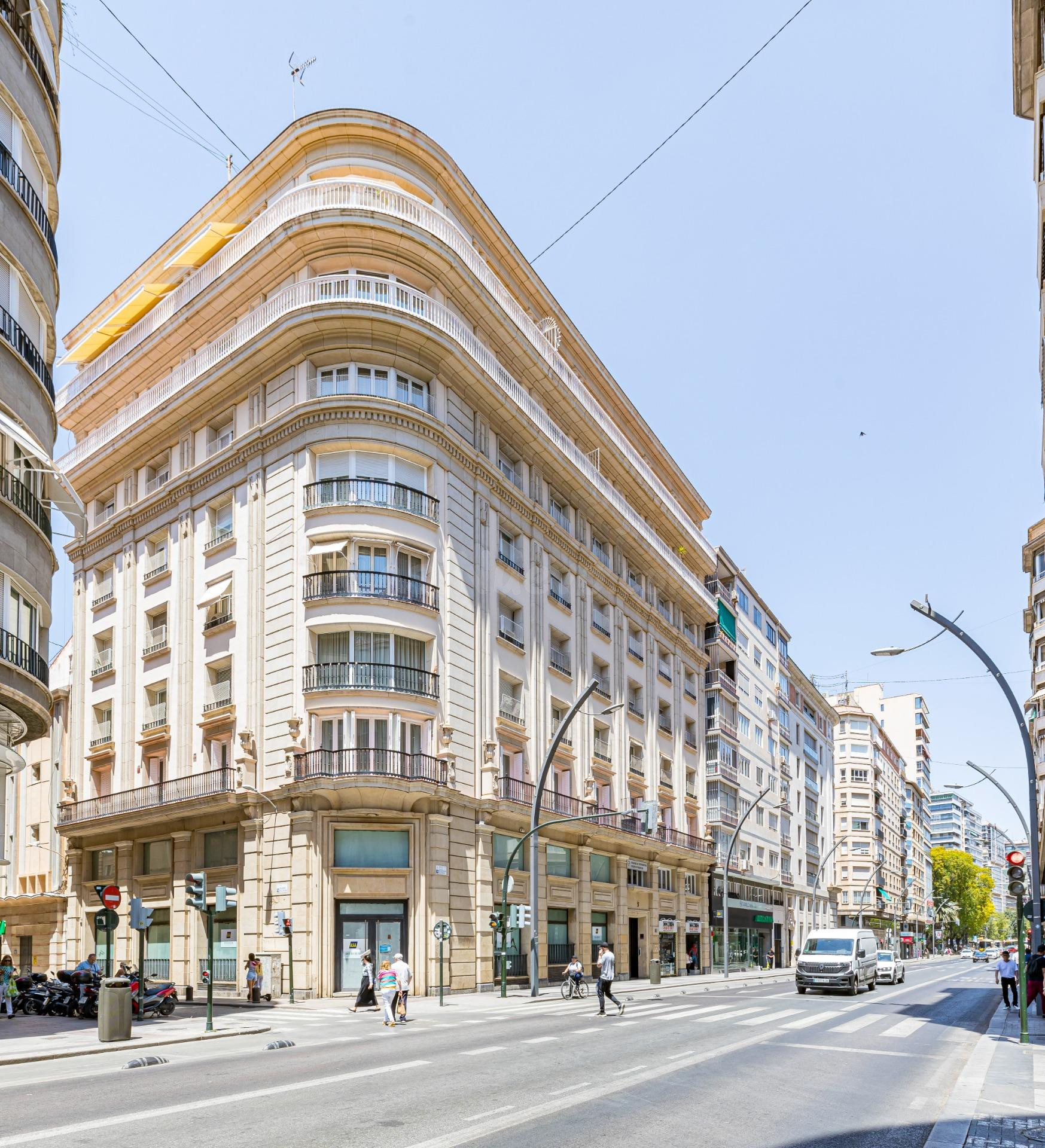 Exclusiva vivienda de 220 m2 en edificio señorial de Gran Vía Salzillo
