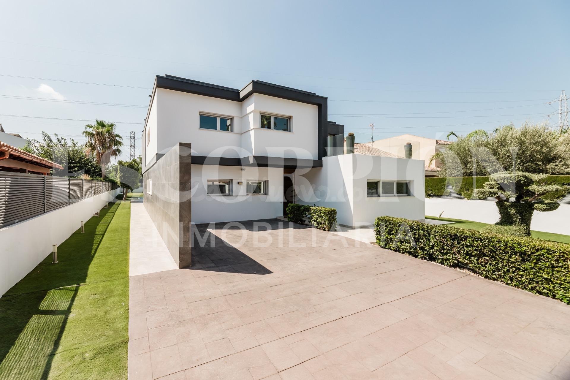 Espectacular villa independiente  con gran parcela en Torre en Conill