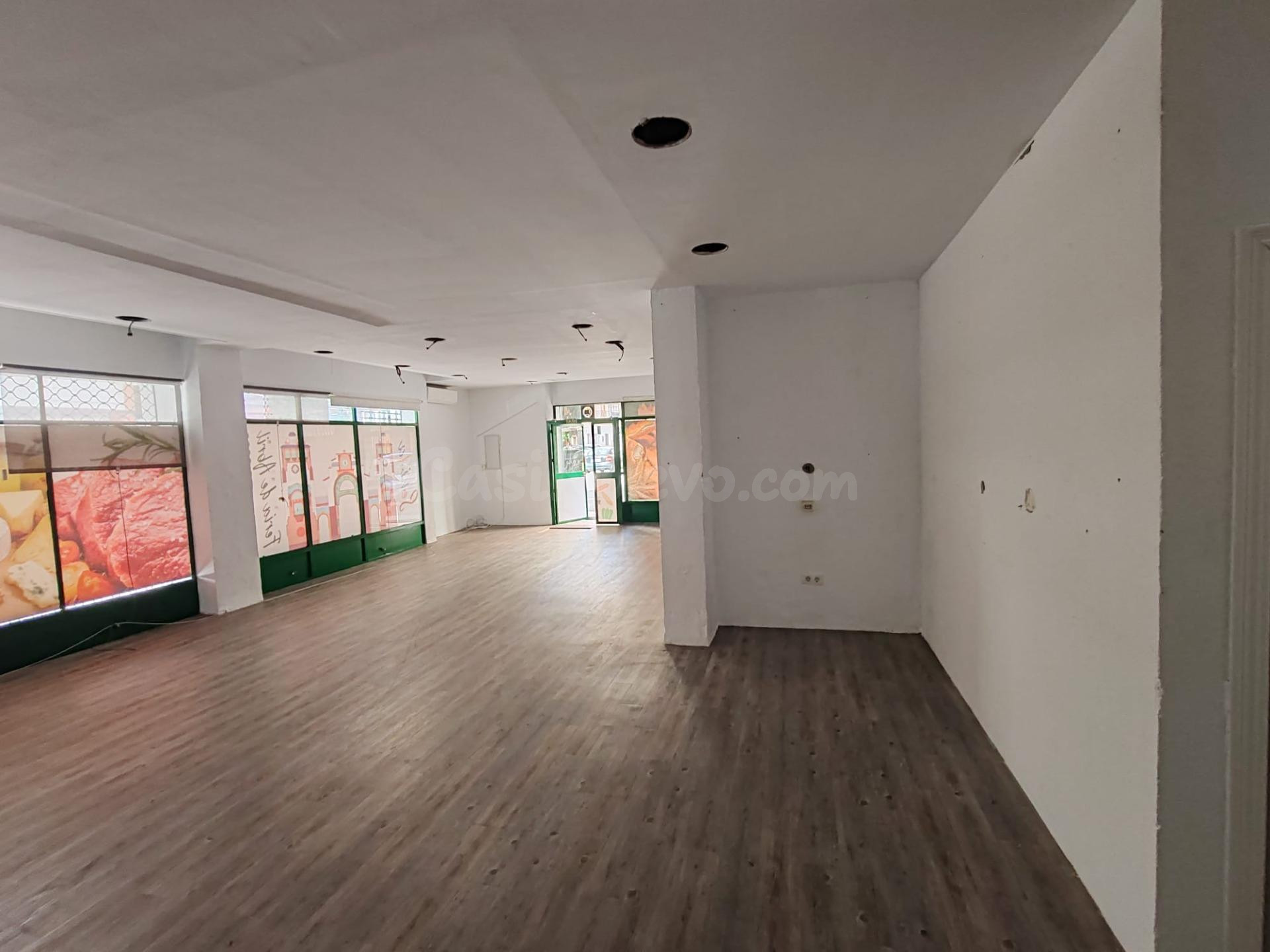 Local comercial en alquiler en Calle Juan Sebastián Elcano, 17 – Los Remedios (Sevilla)