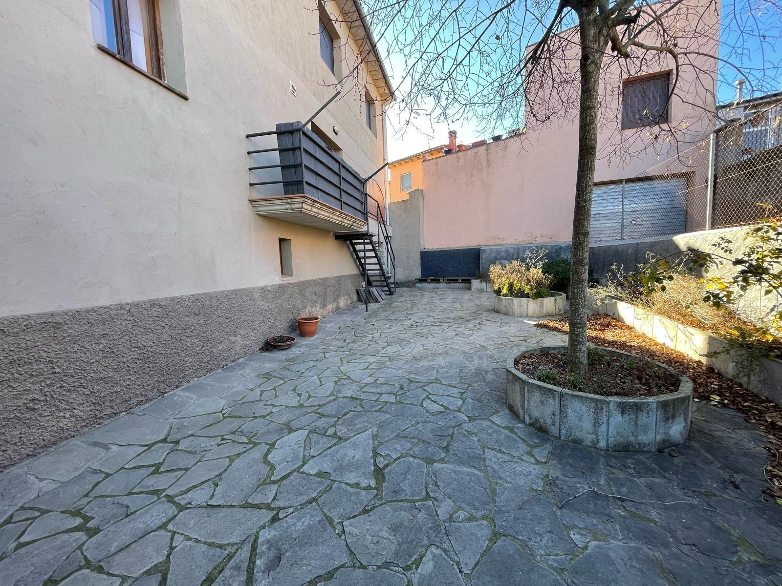 Casa con encanto, terreno adicional y gran potencial en plen