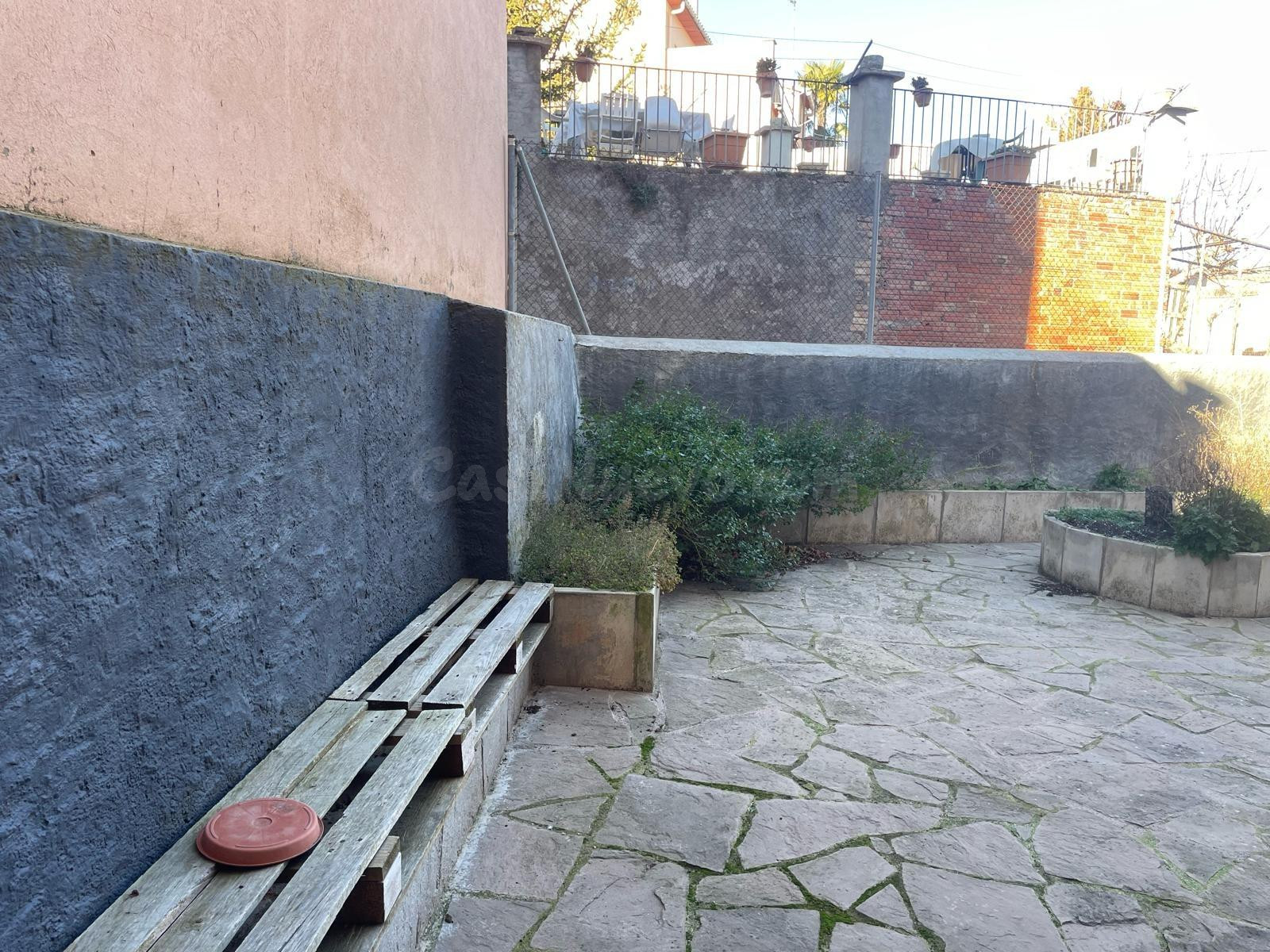Casa con encanto, terreno adicional y gran potencial en plen - foto 4