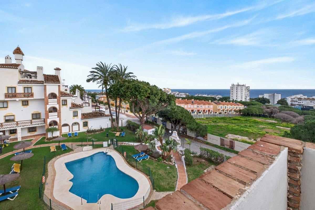 Apartamento con vistas al mar y cerca de la playa en Calahonda, Costa del Sol
