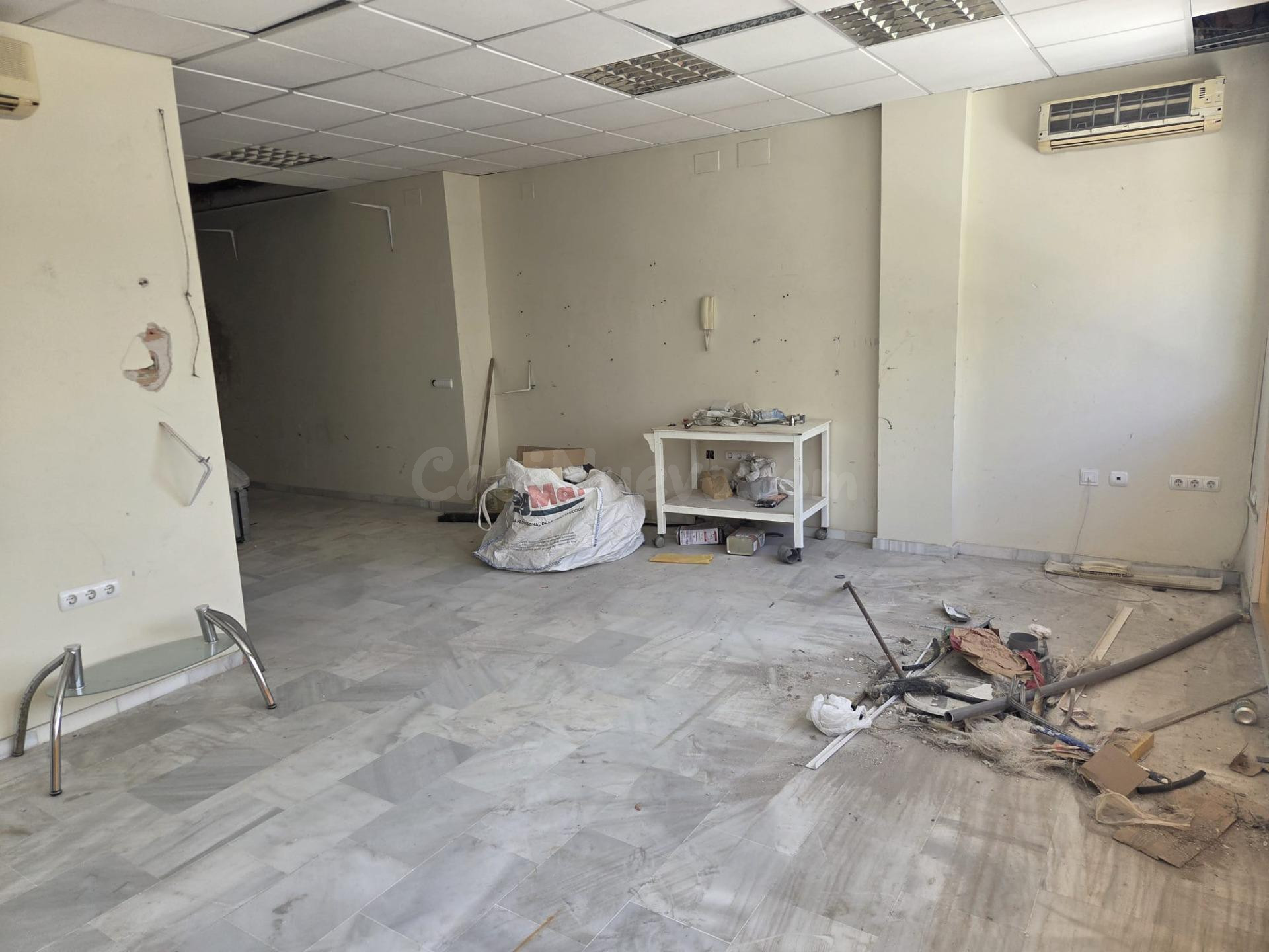 LOCAL COMERCIAL CON LICENCIA DE CAMBIO DE USO A VIVIENDA EN MIJAS