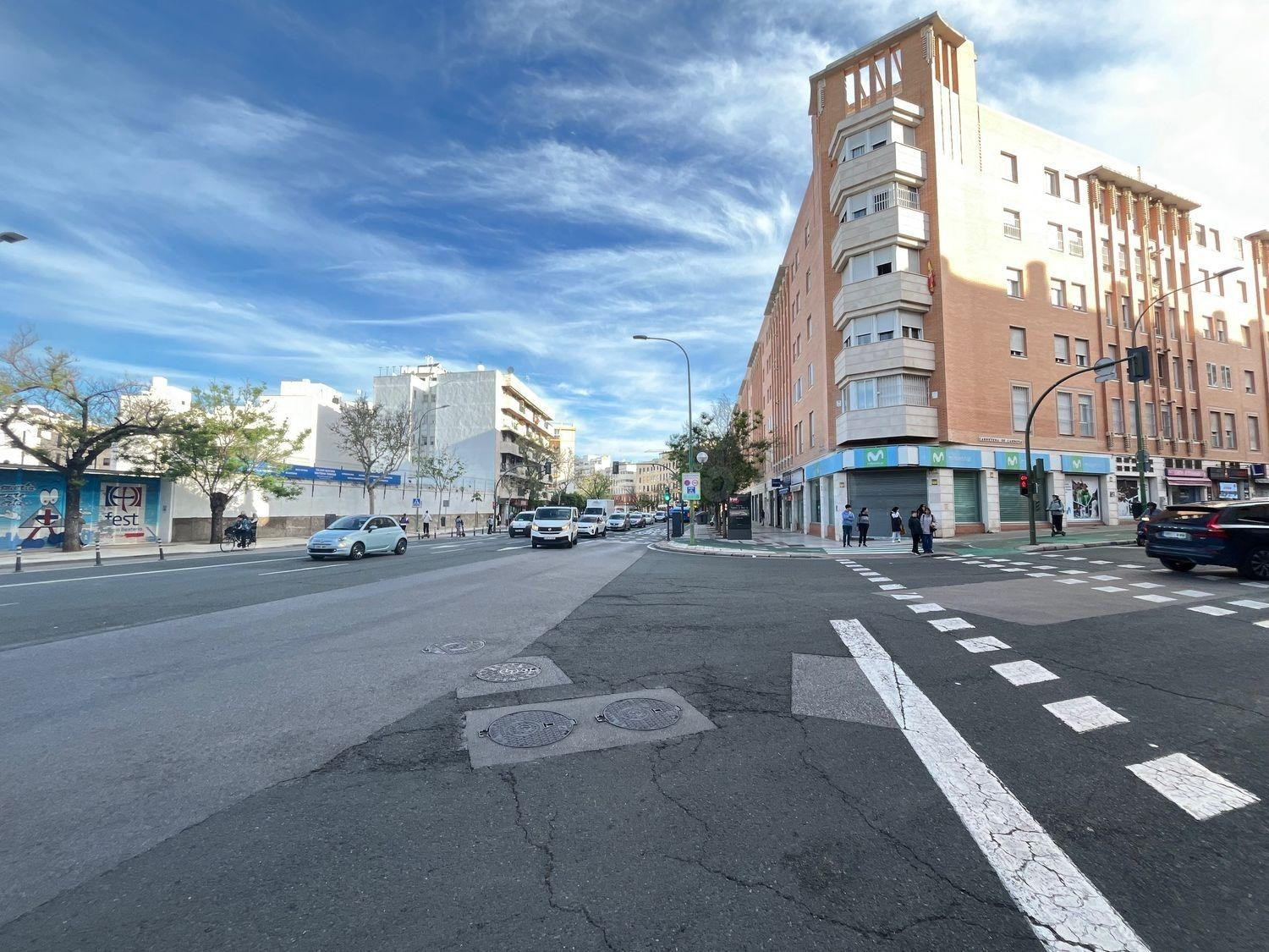 EXCELENTE PISO DE GRANDES DIMENSIONES CON GARAJE Y ASCENSOR EN UBICACIÓN PRIVILEGIADA