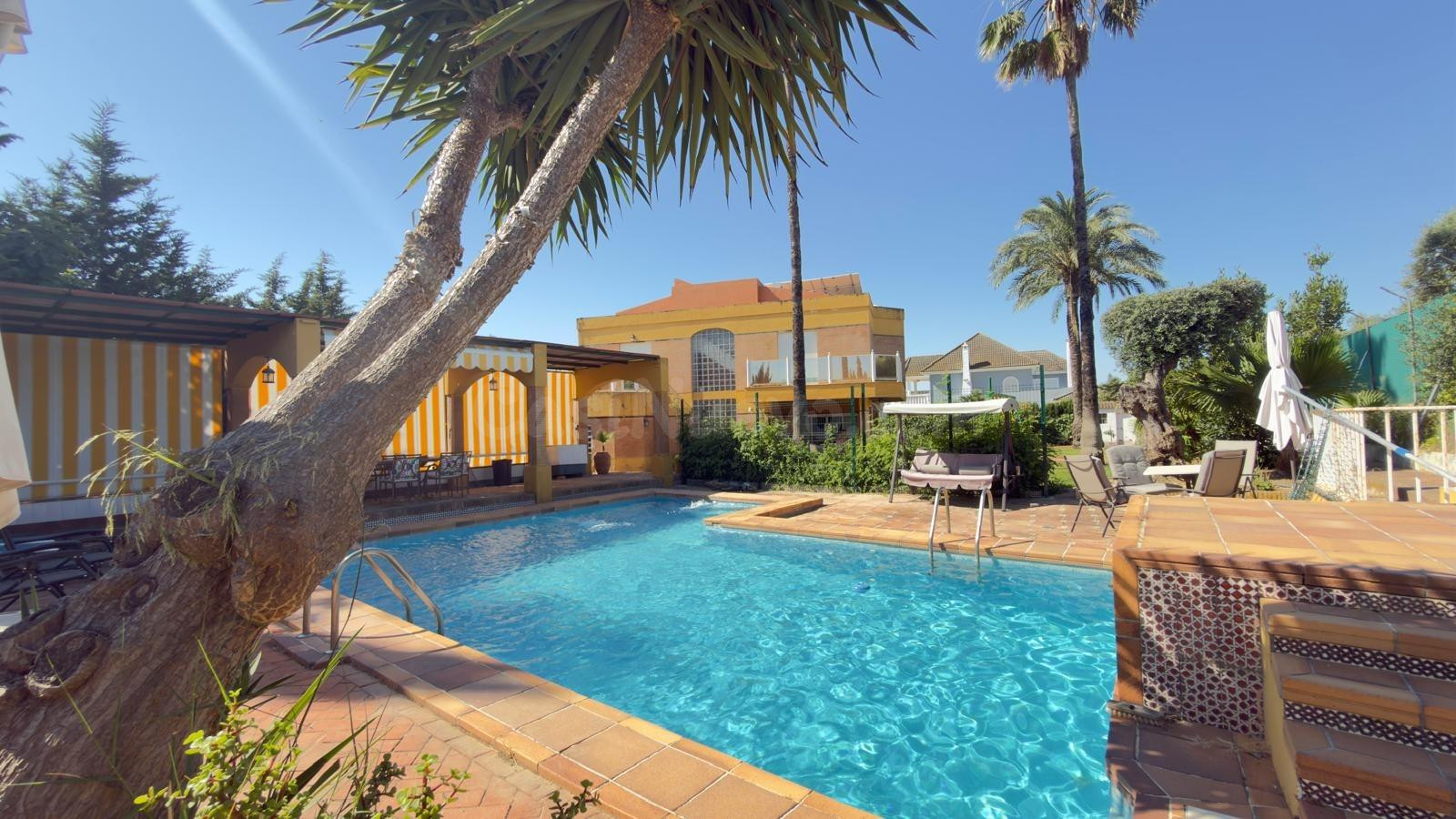 Espectacular villa independiente en venta en Urbanización Las Pilas, Valencina de la Concepción