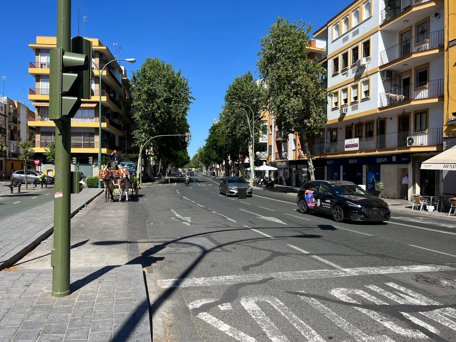 PISO EN AVENIDA RESOLANA CON TERRAZA Y ASCENSOR JUNTO A LA MACARENA