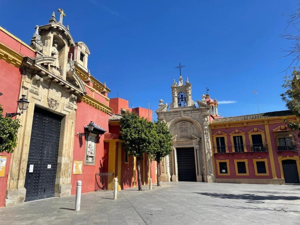 AMPLIO PISO DE 3 habitaciones CON DOS PATIOS A ESCASOS METROS DE SAN LORENZO