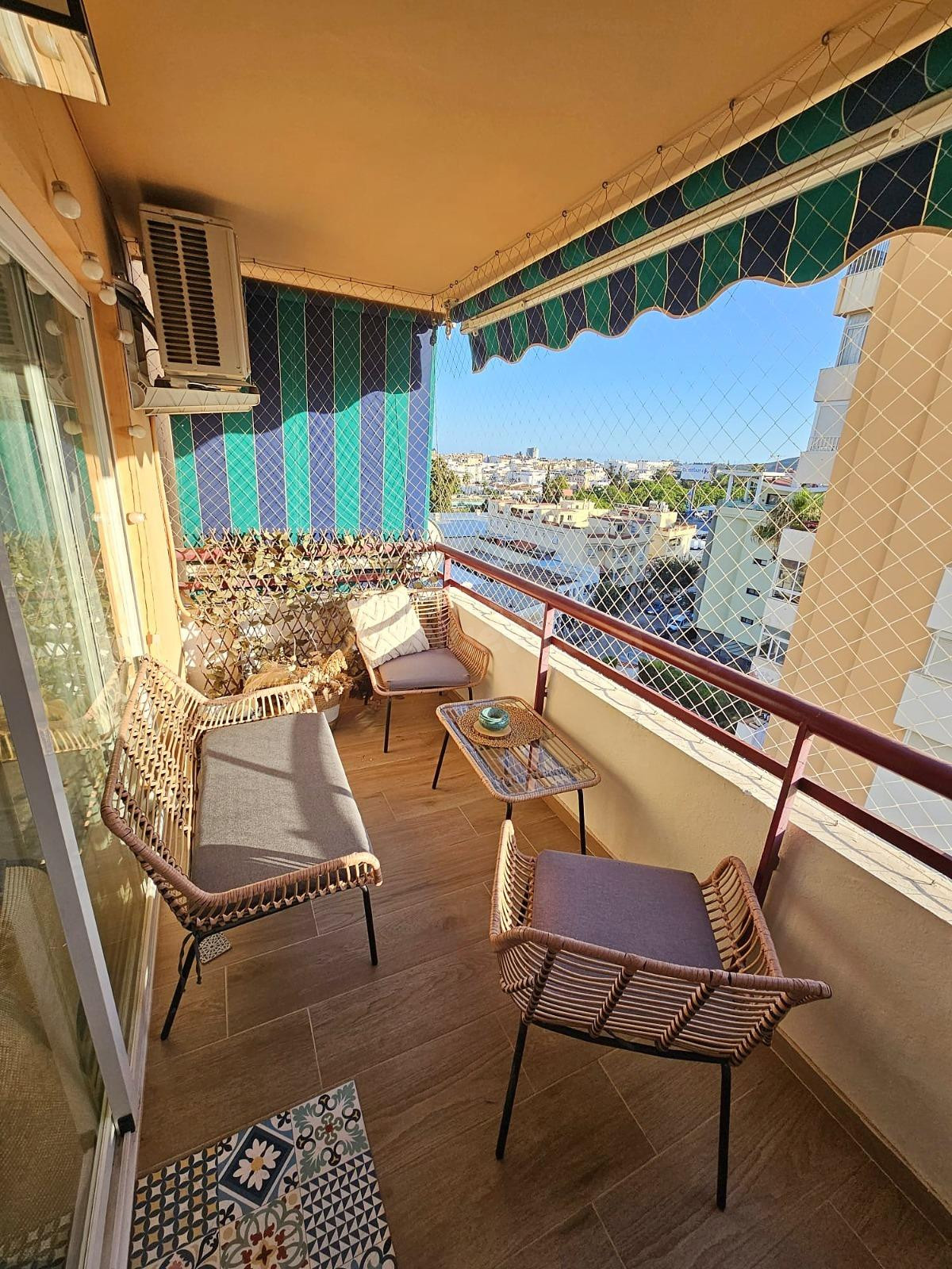 PISO DE 2 DORMITORIOS CON TERRAZA Y PISCINA EN LAS LAGUNAS DE MIJAS