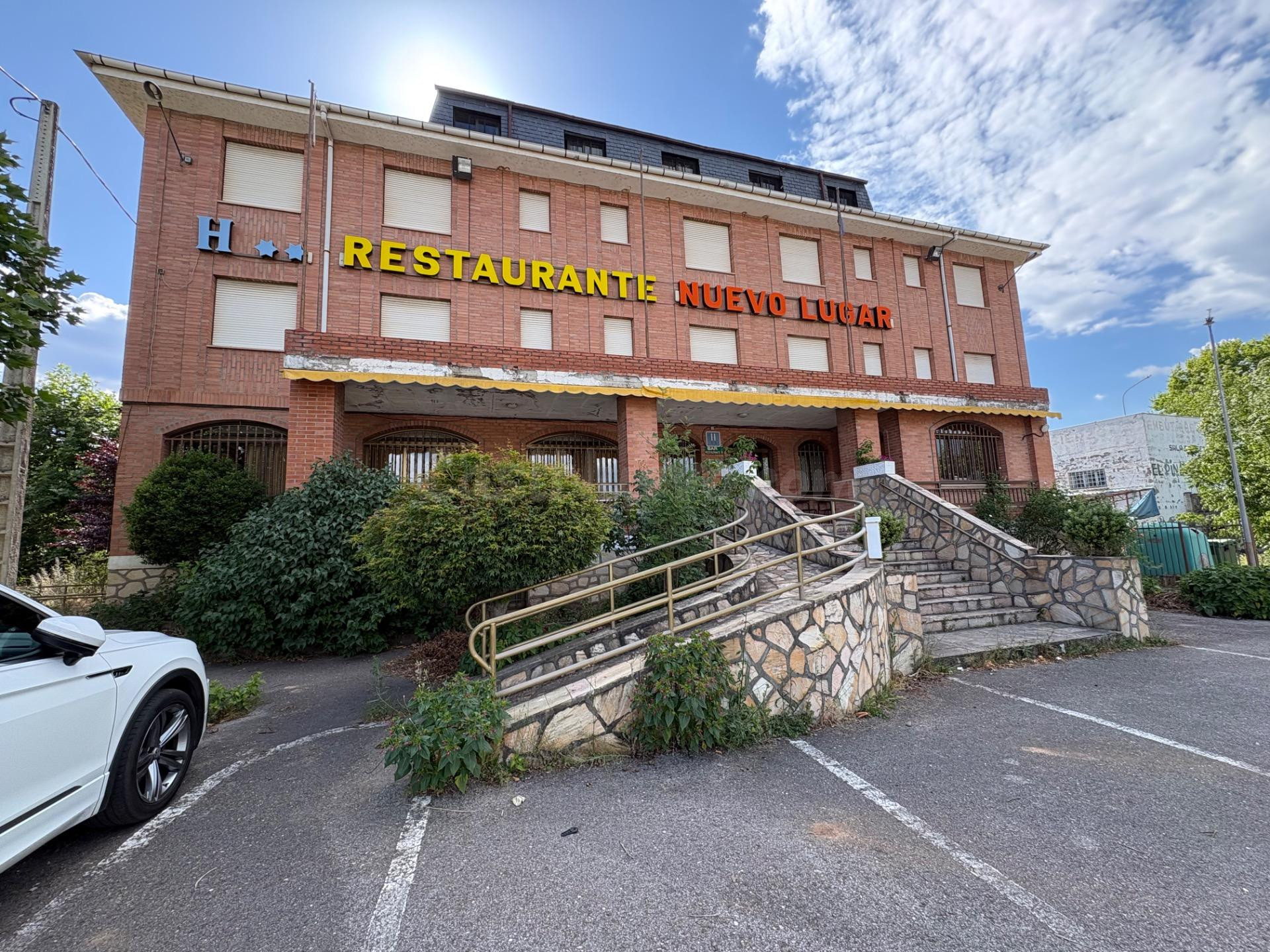 COMPLEJO HOTELERO EN LA NACIONAL VI - GRAN OPORTUNIDAD DE INVERSIÓN EN EL BIERZO
