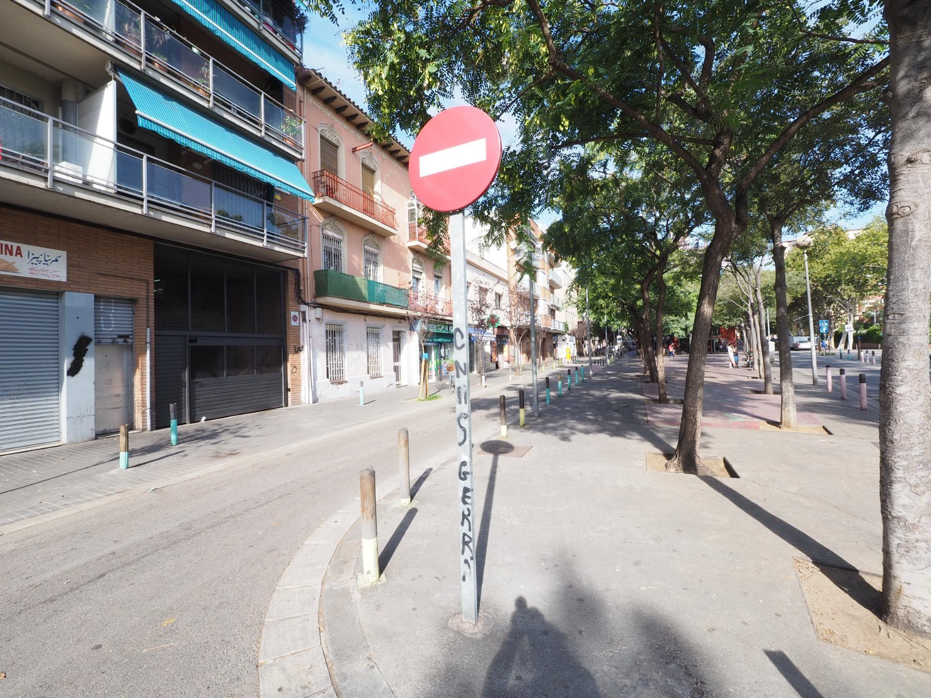 Piso en Badalona para inversión con plaza y trastero - foto 4