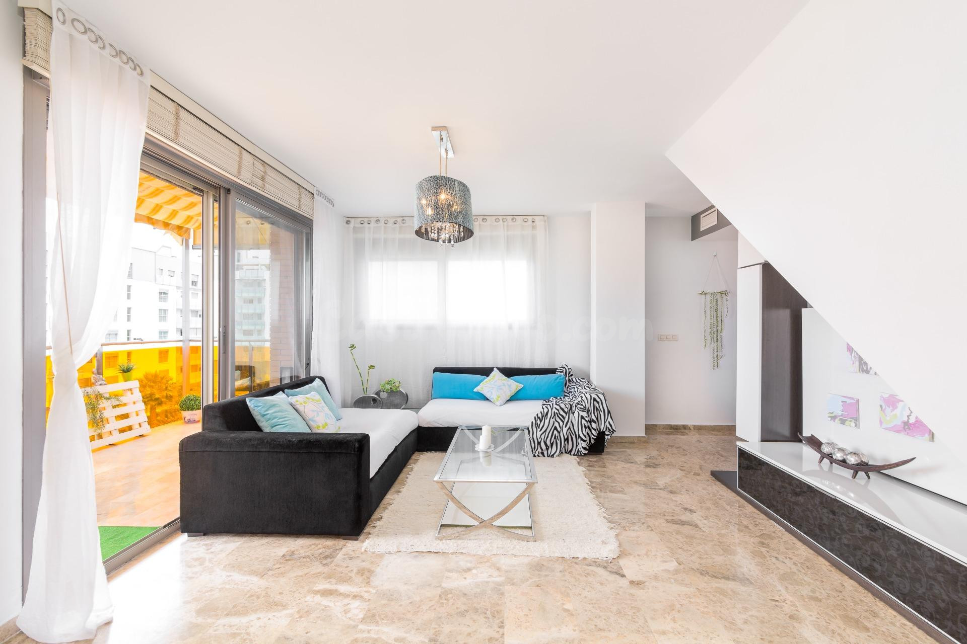 Duplex venta , en Teatinos en recinto cerrado con piscina, haciendo esquina.