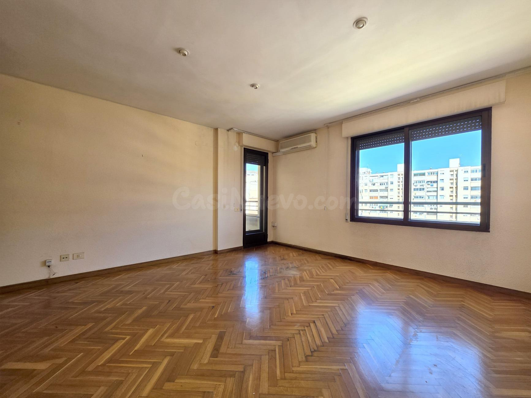 Se vende ático dúplex en avenida Hermanos Bou, junto al Museu.