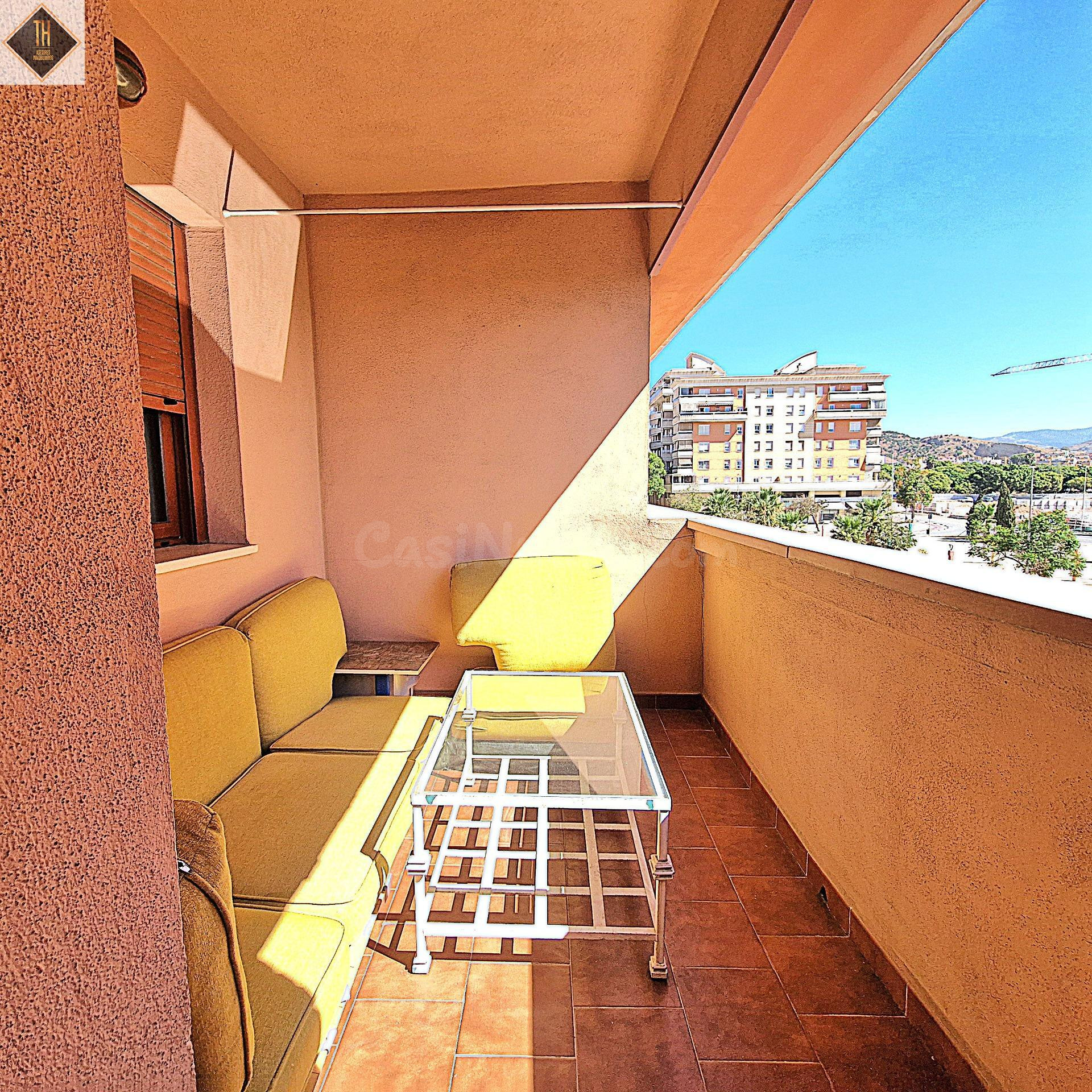 habitación para chicas estudiantes en piso de 4 dormitorios