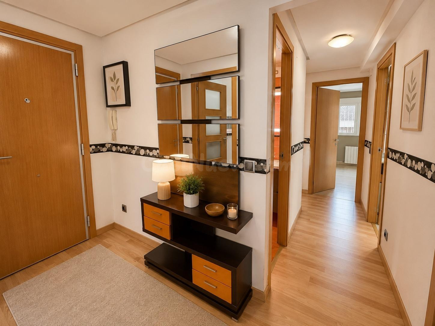 PISO CÉNTRICO - PRIMERO SIN ASCENSOR  DE 3 DORMITORIOS, 2 BAÑOS  Y TRASTERO INCLUIDO - GARAJE OPCIONAL