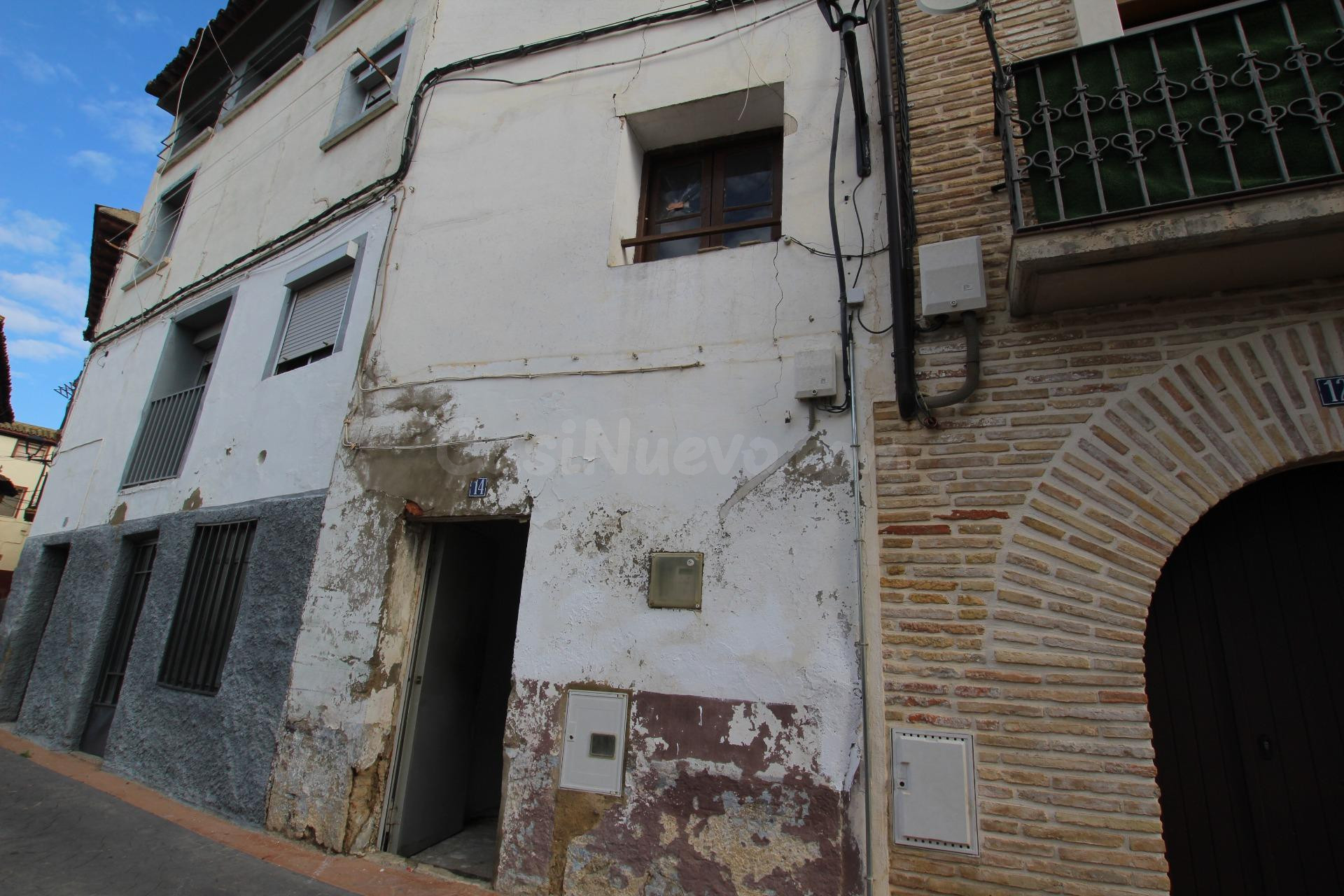 Amplia Casa en Ejea de los Caballeros - Oportunidad para Reformar