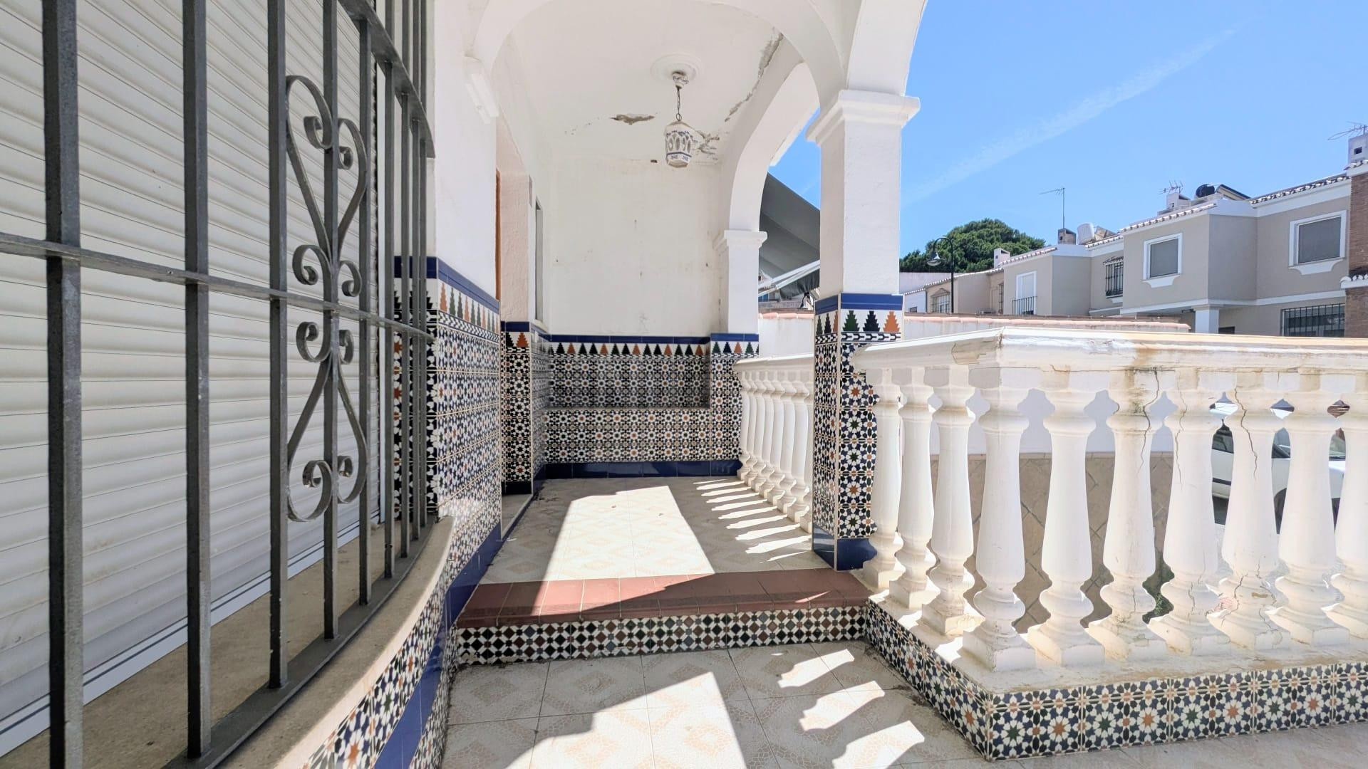 SE VENDE CASA ADOSADA EN ESQUINA EN LA ZONA DEL PARQUE ACUÁTICO DE MIJAS