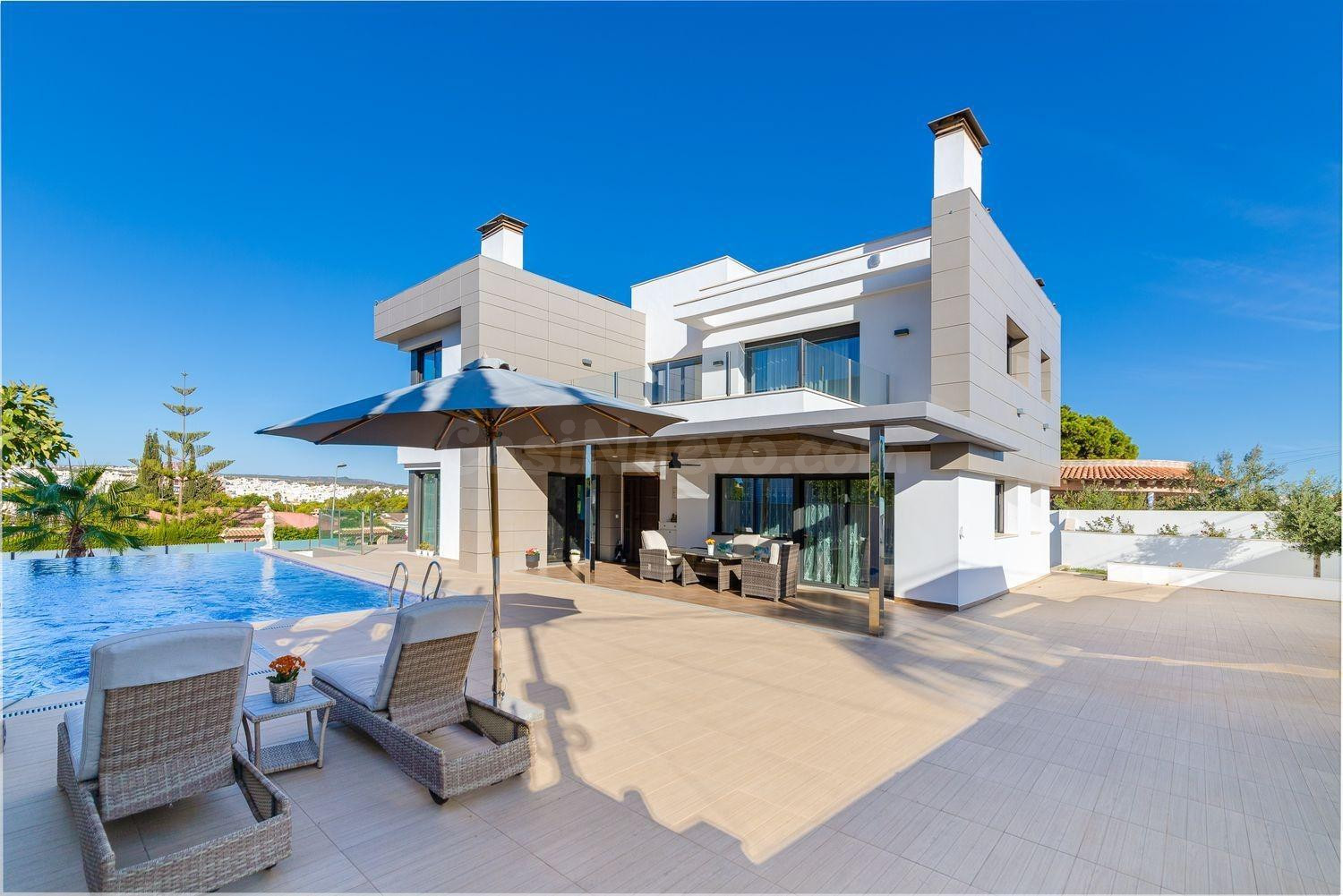 ESPECTACULAR VILLA EN NUESTRA COSTA