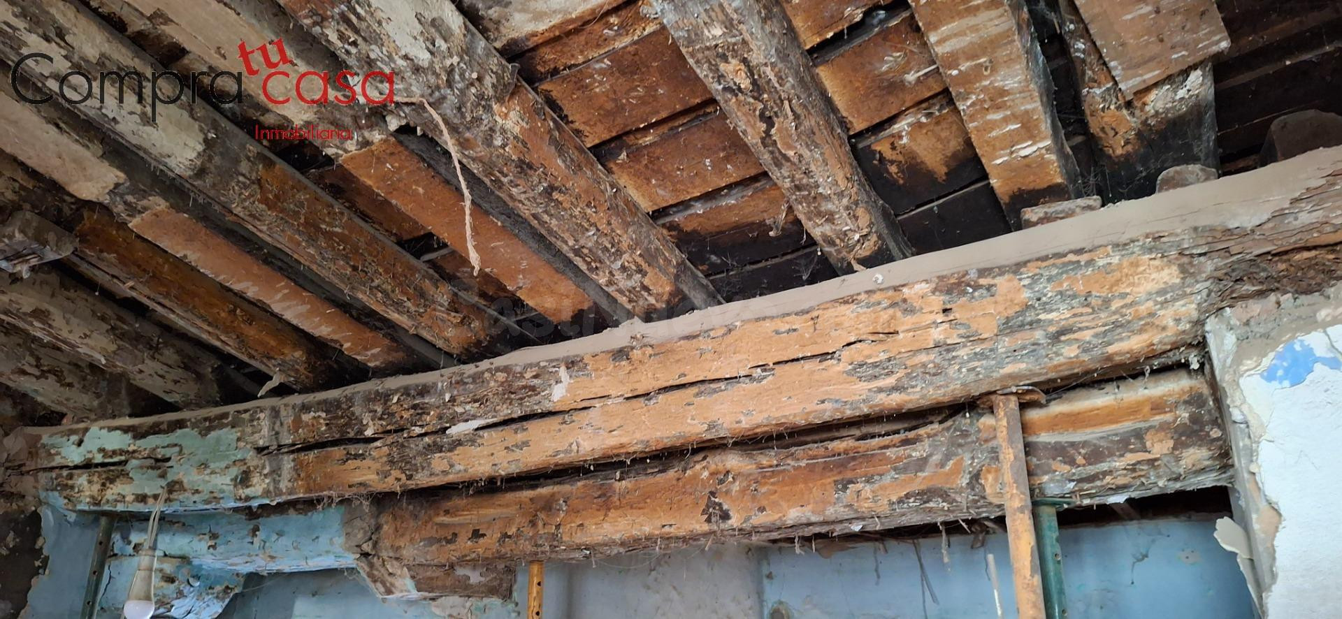 CASA PARA REHABILITAR EN ZONA MONUMENTAL DEL CASCO HISTORICO.-