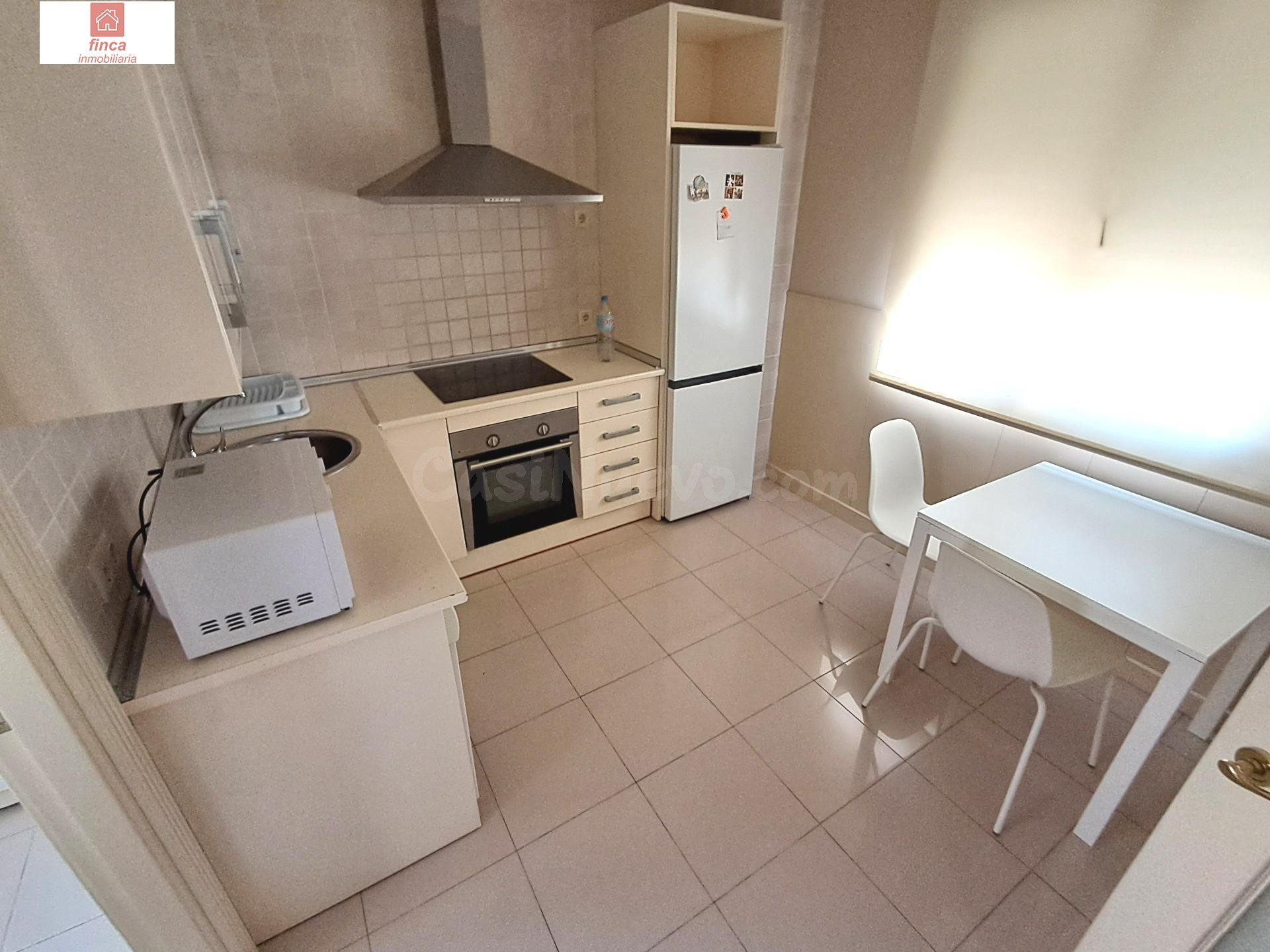 ALQUILER EN MONTIJO, ZONA CENTRO, PISO AMUEBLADO, CON ASCENS - foto 3