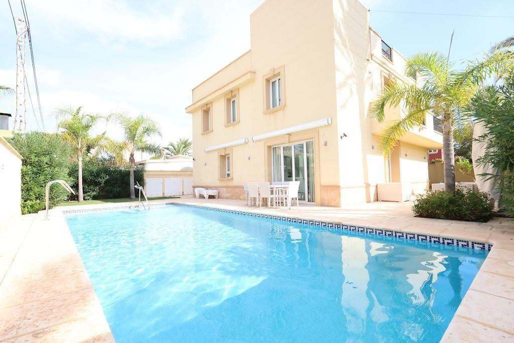 Cabo Roig – Chalet independiente en alquiler