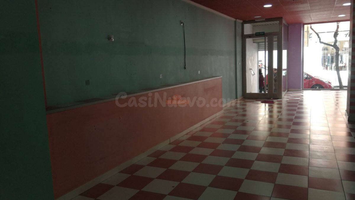 SE VENDE LOCAL EN 1º LINEA COMERCIAL DE 280 M2 APROXIMADAMENTE