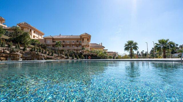 Resort de apartamentos entre Nueva Lucia y Puerto Banus (Marbella )2