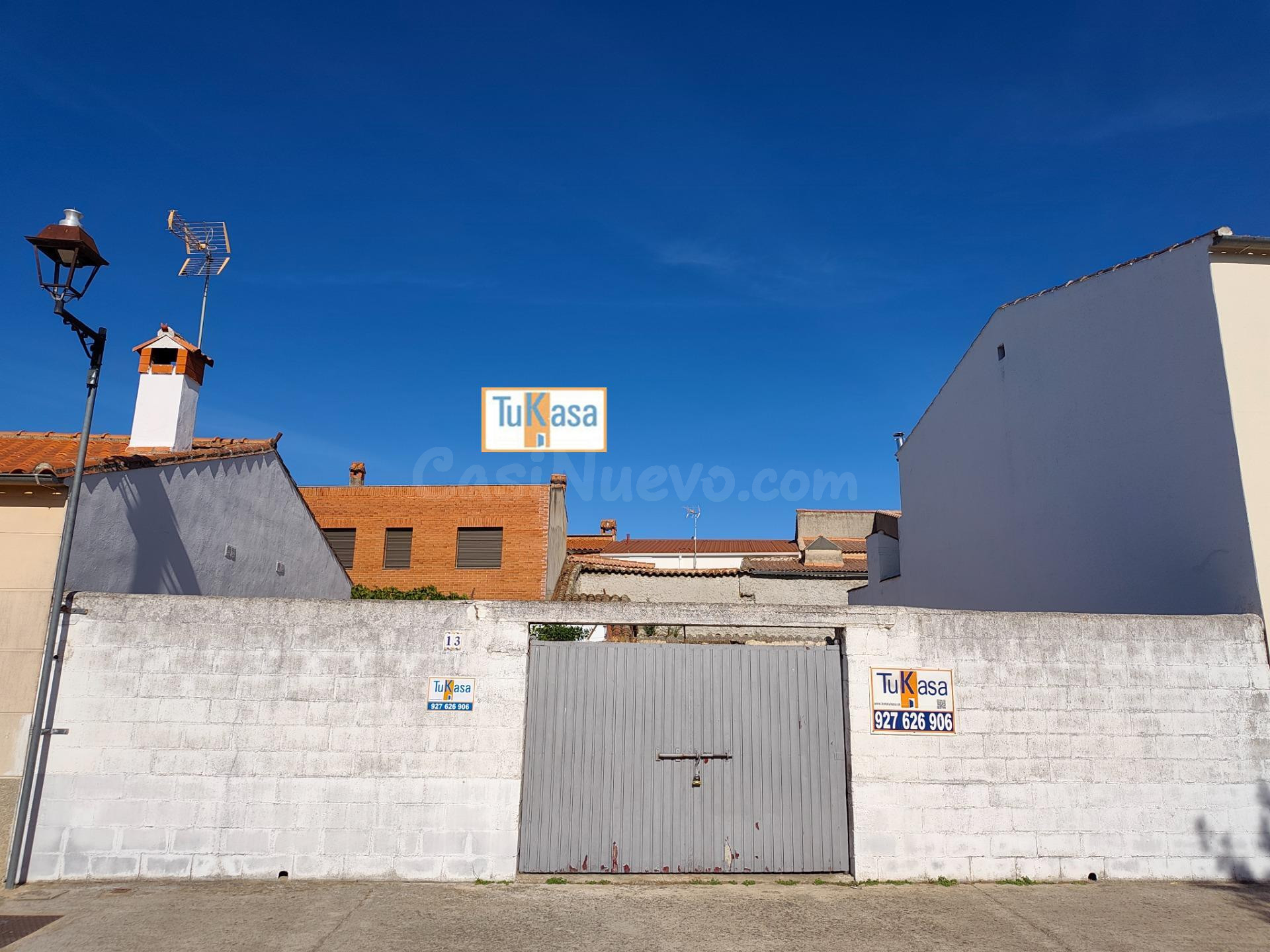 Solar Urbano con 11 metros de fachada y muy cuadrado en Torr