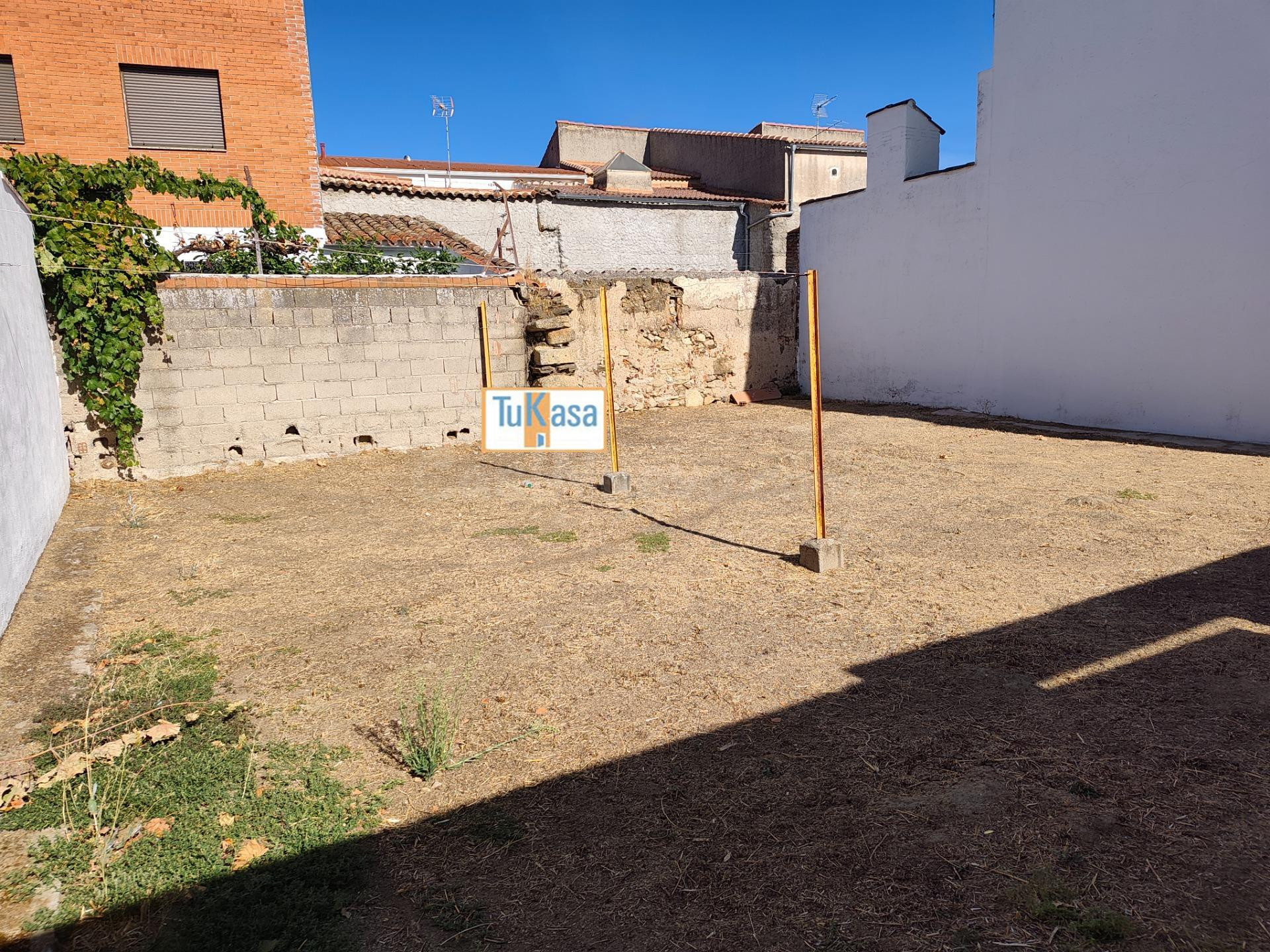Solar Urbano con 11 metros de fachada y muy cuadrado en Torr - foto 2