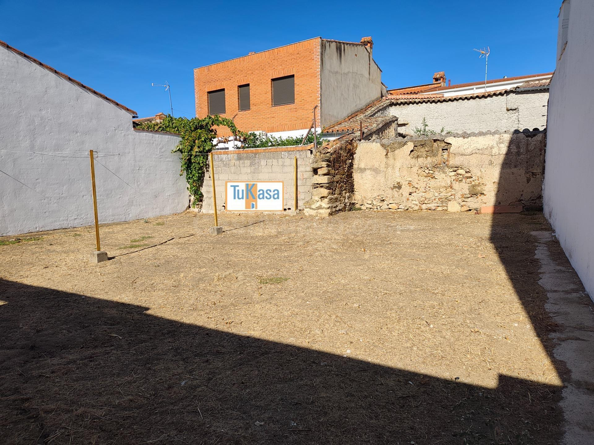 Solar Urbano con 11 metros de fachada y muy cuadrado en Torr - foto 3