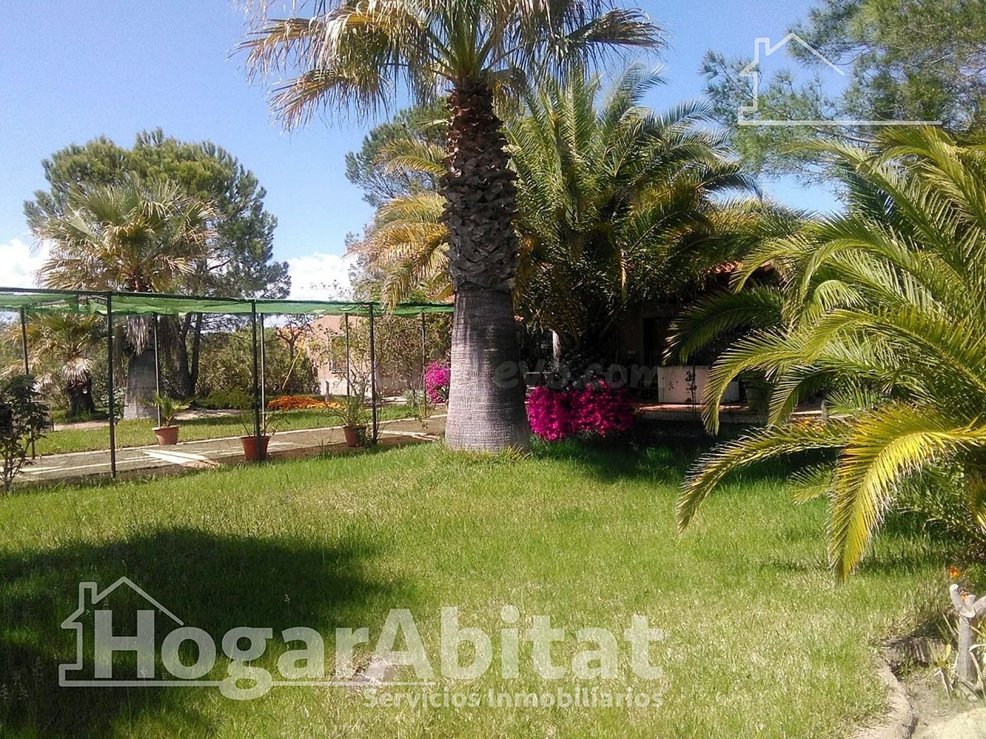 CHALET SEMINUEVO CON PISCINA, TERRAZA Y GARAJE