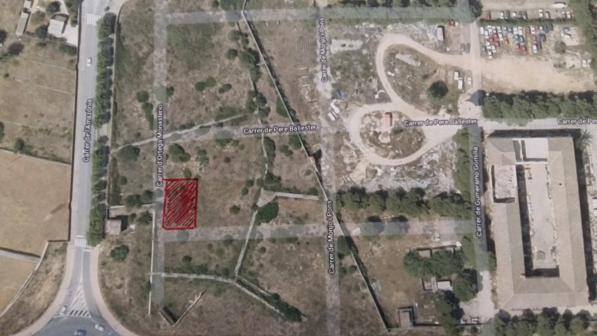 Se vende en nueva zona interesante parcela urbana de uso residencial.