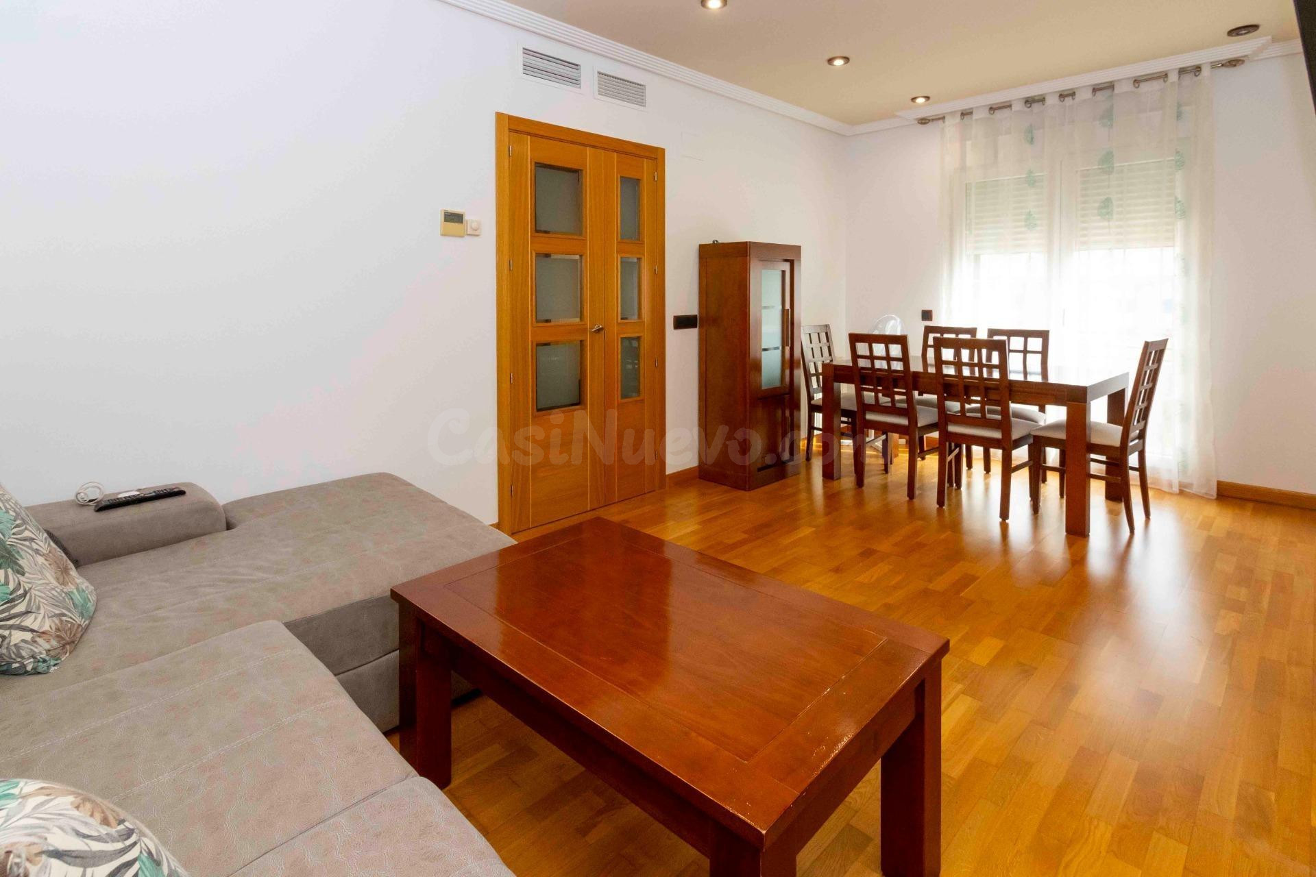 PISO AMPLIO Y LUMINOSO EN RONDA NORTE DE CUATRO DORMITORIOS, 2 BAÑOS, GARAJE Y TRASTERO
