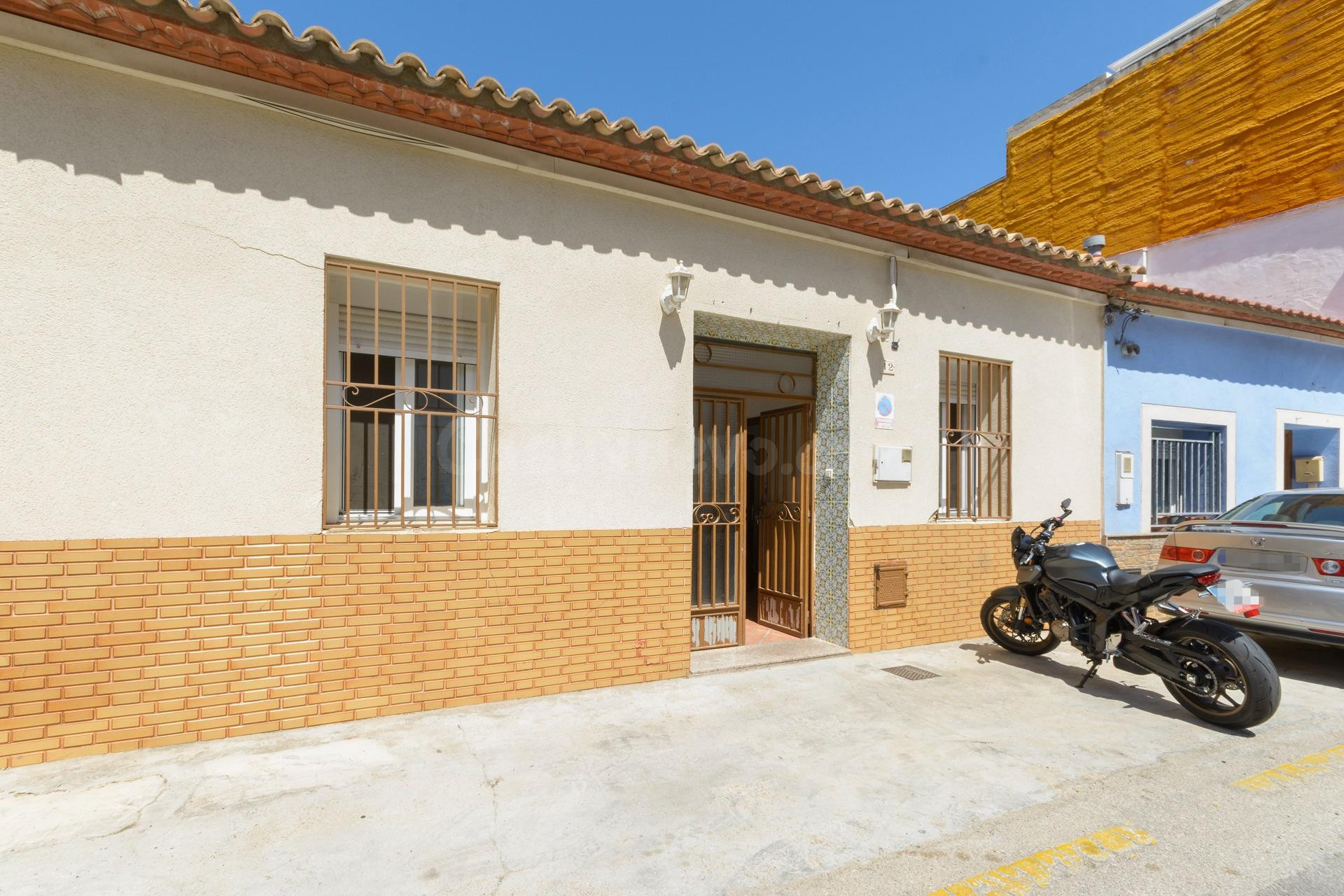 Casa en venta en Gandia, Benipeixcar – El Raval | 3 dormitorios, terraza y patio