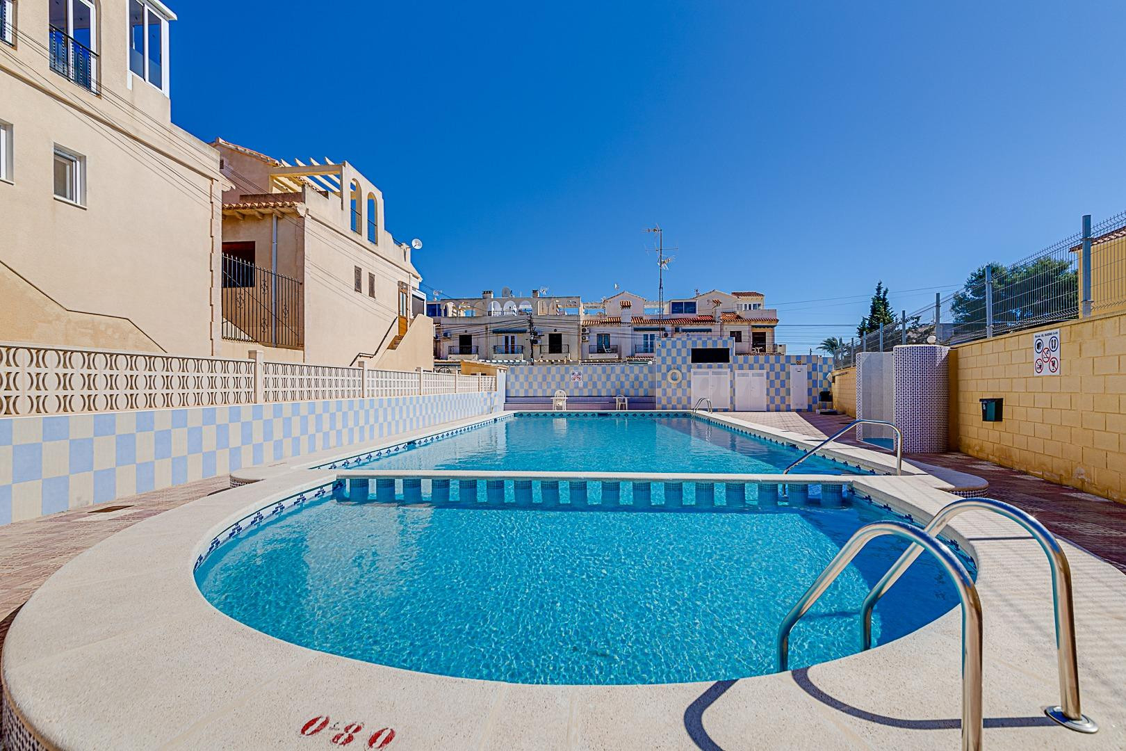 ☀️ Impresionante bungalow de planta superior con solarium privado – El Chaparral, Torrevieja