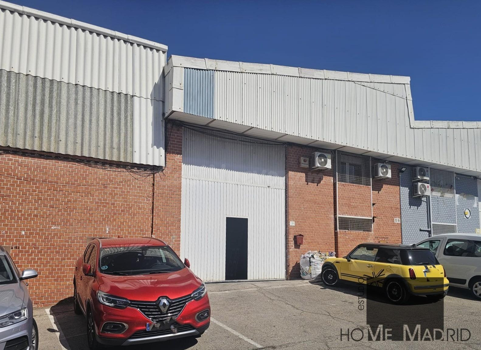 ESTUDIO HOME MADRID ofrece nave industrial para reformar, situada en el Polígono Industrial de Valdelacasa, en Alcobendas.