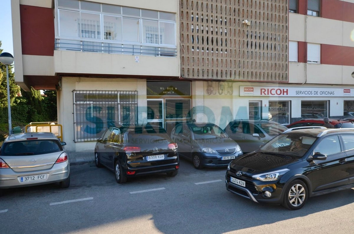Local comercial ideal para pequeño negocio en Doña Casilda (Algeciras)