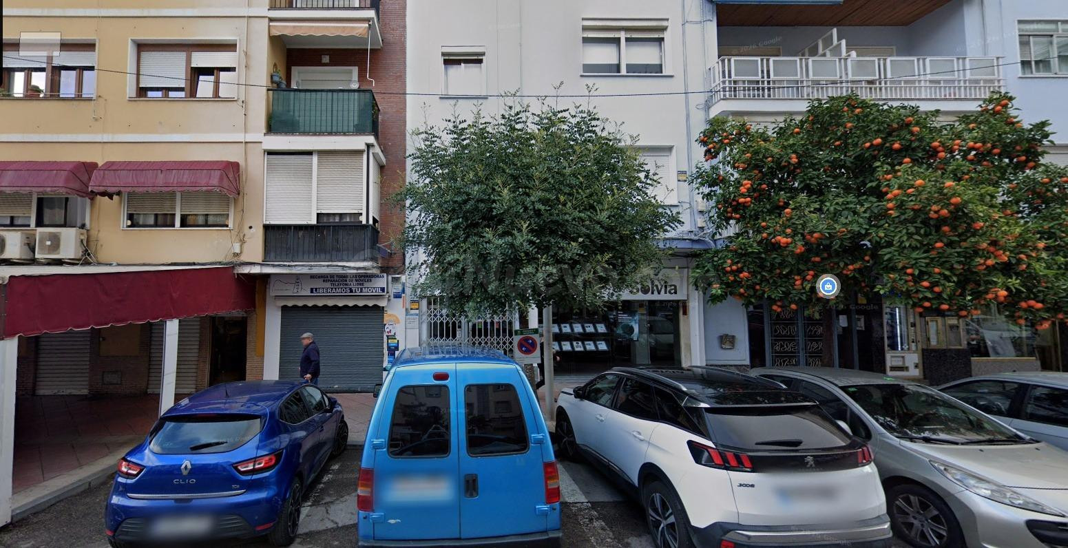 Local de 20 m2 en pleno centro, junto al Parque María Cristina
