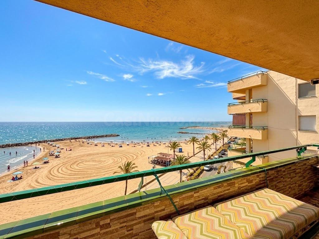 Primera línea 6º planta reformado, con dos terrazas, piscina, parking y trastero.