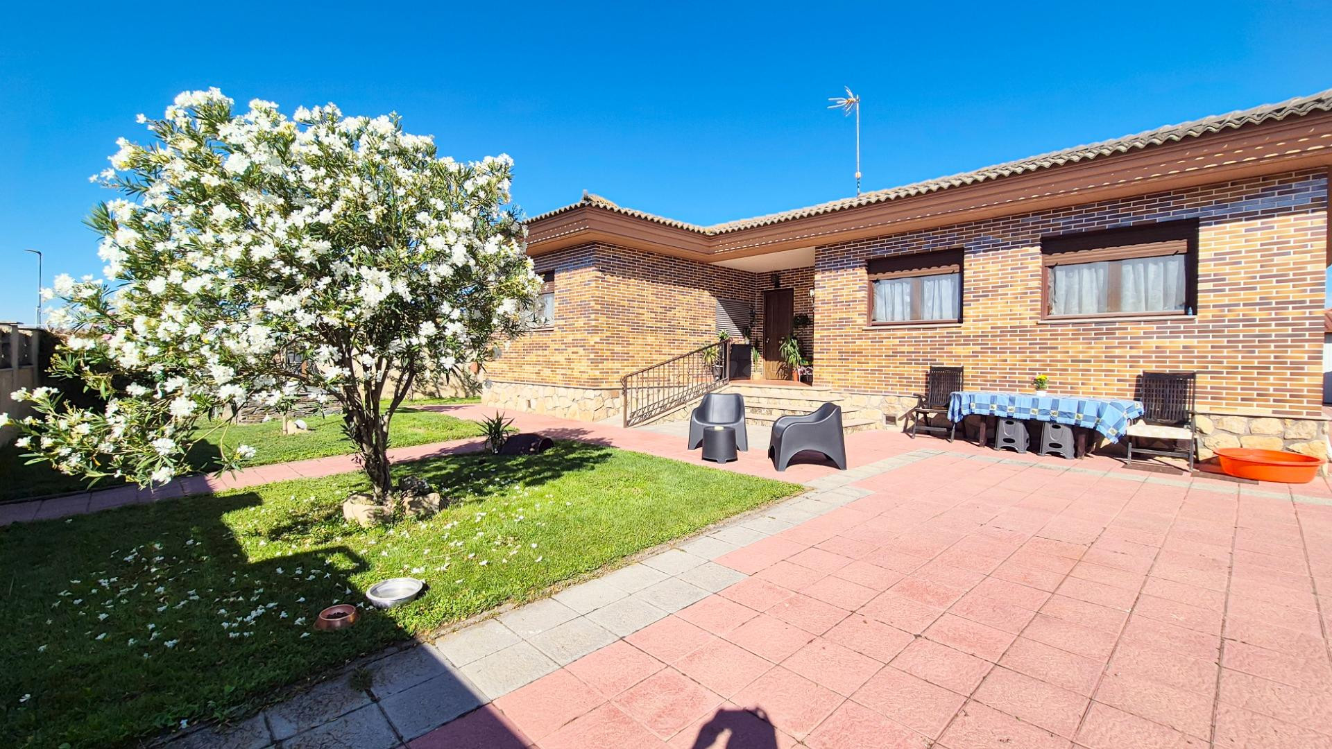 CHALET VENTA SAN CRISTÓBAL DE LA CUESTA. Urbis te ofrece un 