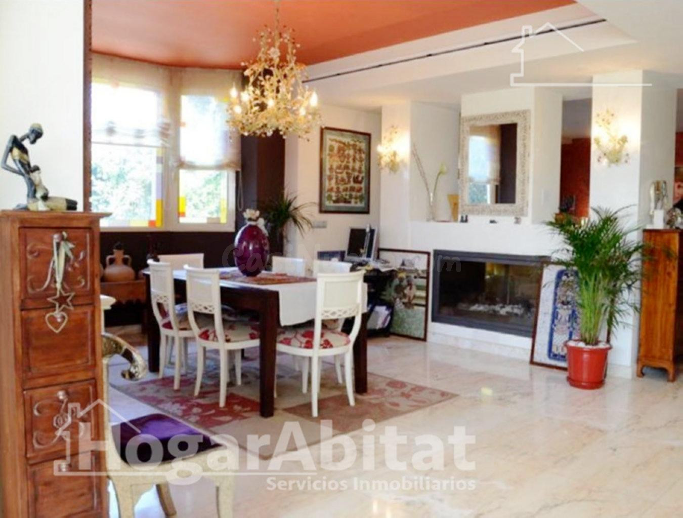 PRECIOSO CHALET REFORMADO CON TERRAZA, GARAJE Y JARDÍN